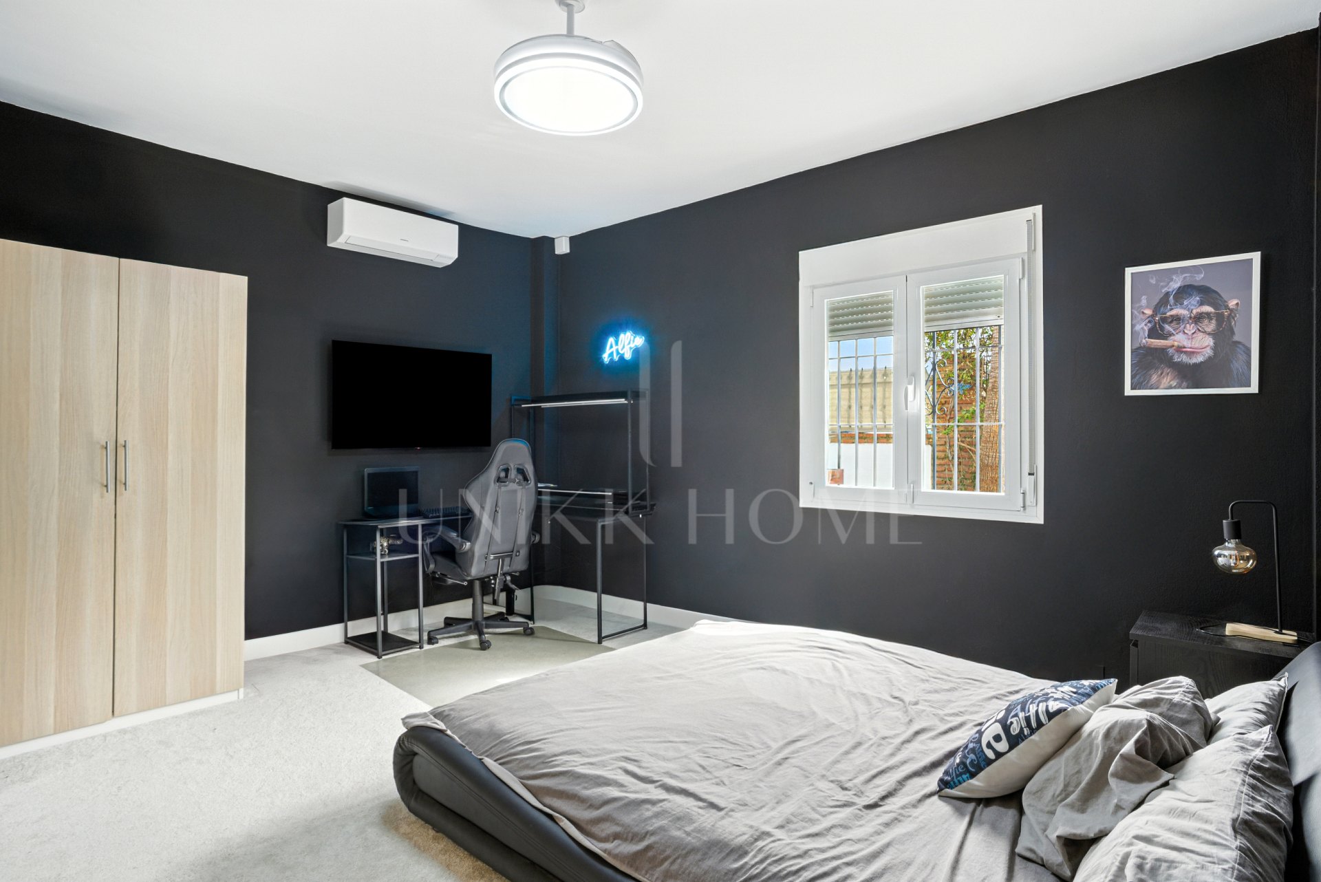 Recientemente reformado, impresionante villa de seis dormitorios en Mijas, con piscina privada