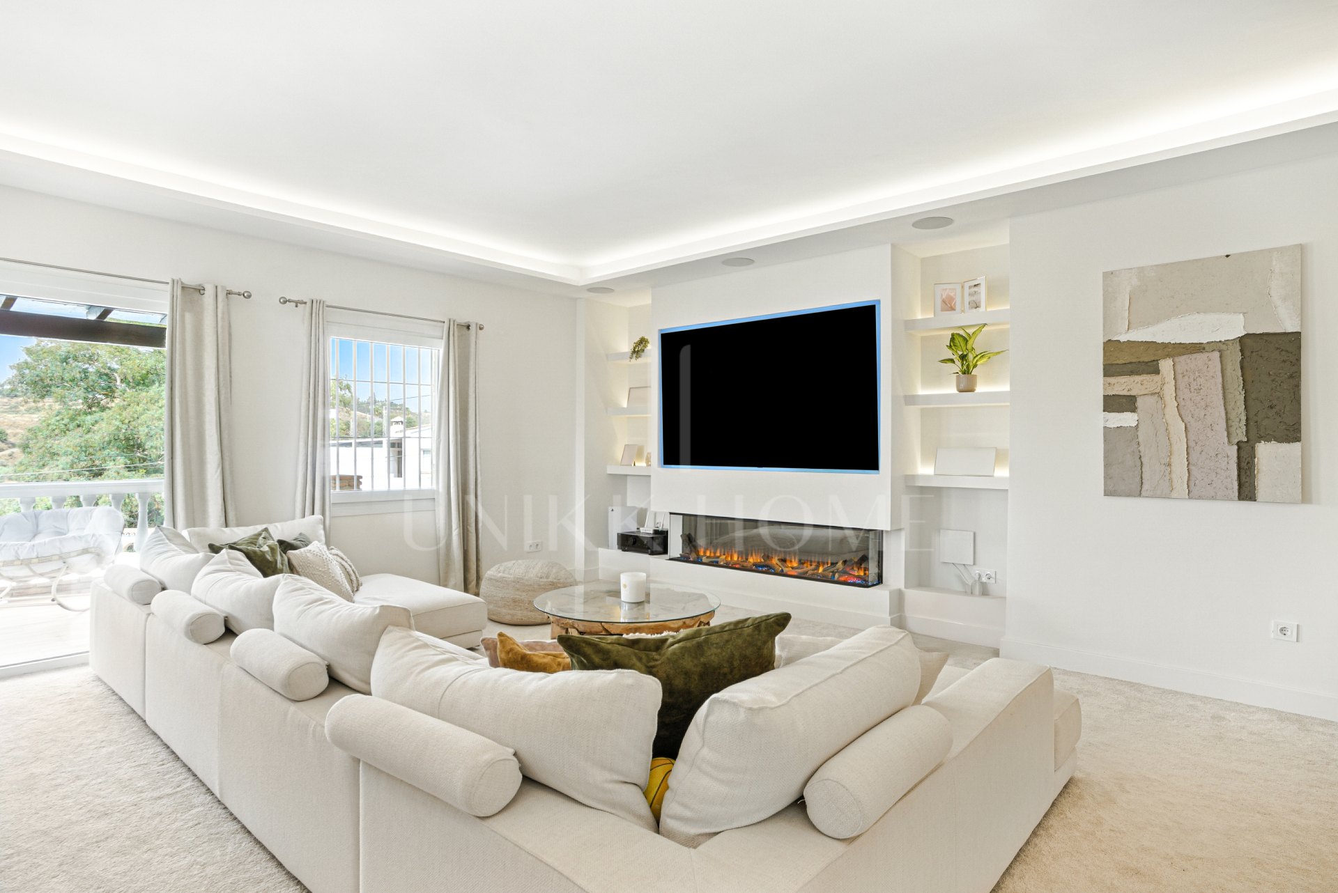 Recientemente reformado, impresionante villa de seis dormitorios en Mijas, con piscina privada