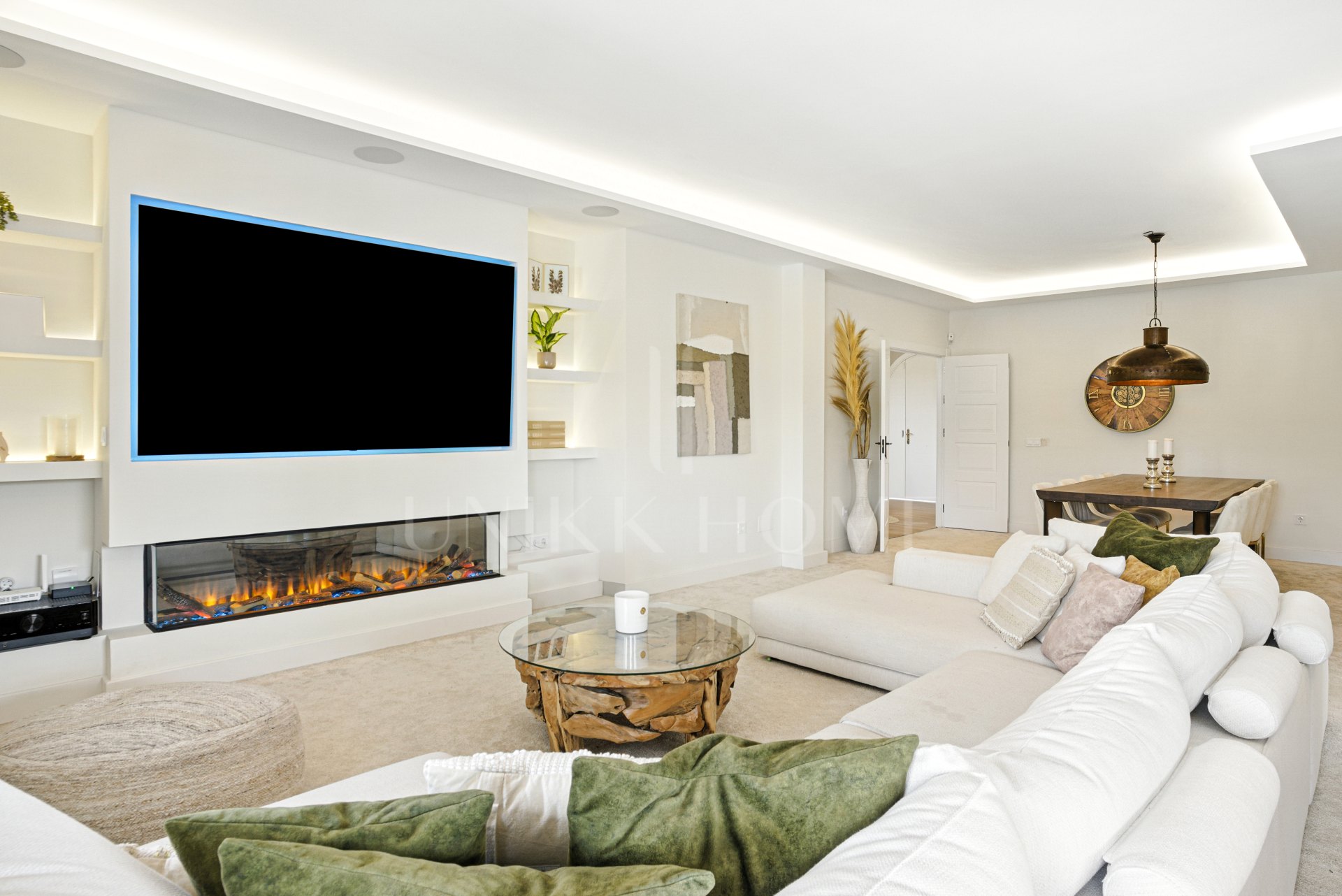 Recientemente reformado, impresionante villa de seis dormitorios en Mijas, con piscina privada