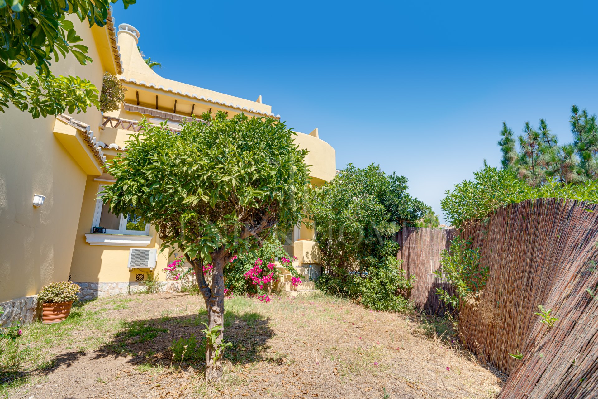 Charming three-bedroom townhouse located in Calahonda, Mijas Costa with sea views