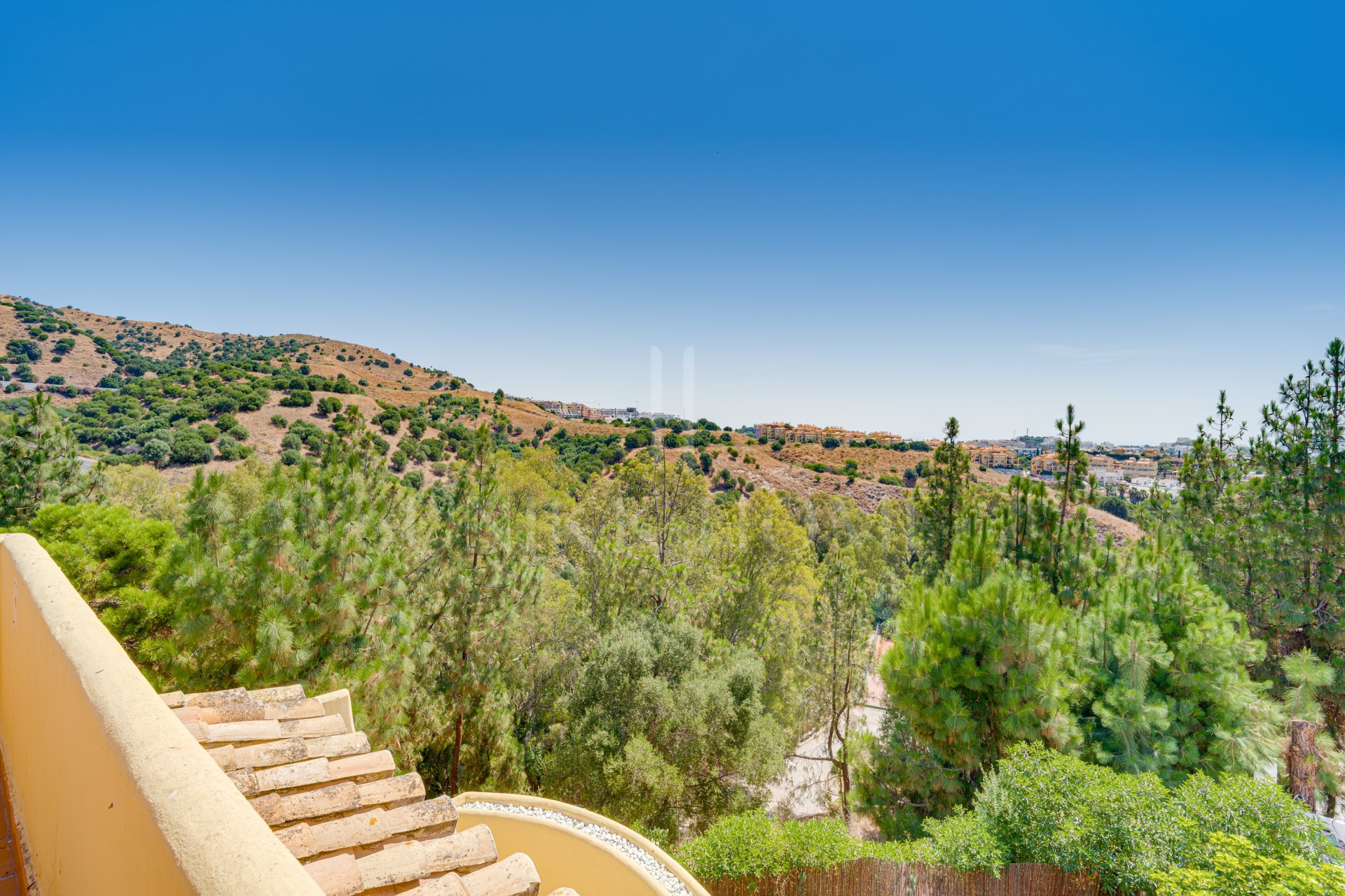 Charming three-bedroom townhouse located in Calahonda, Mijas Costa with sea views