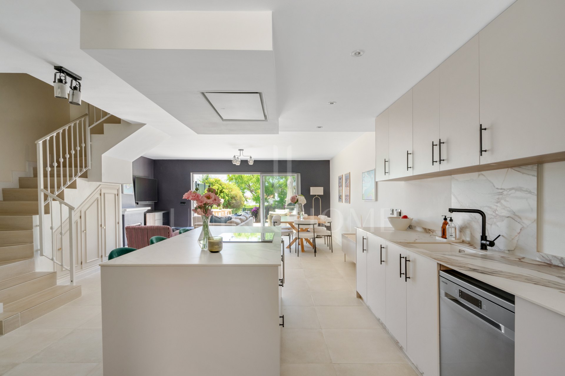 Beautifully reformed three-bedroom townhouse with a private garden in Nueva Atalya