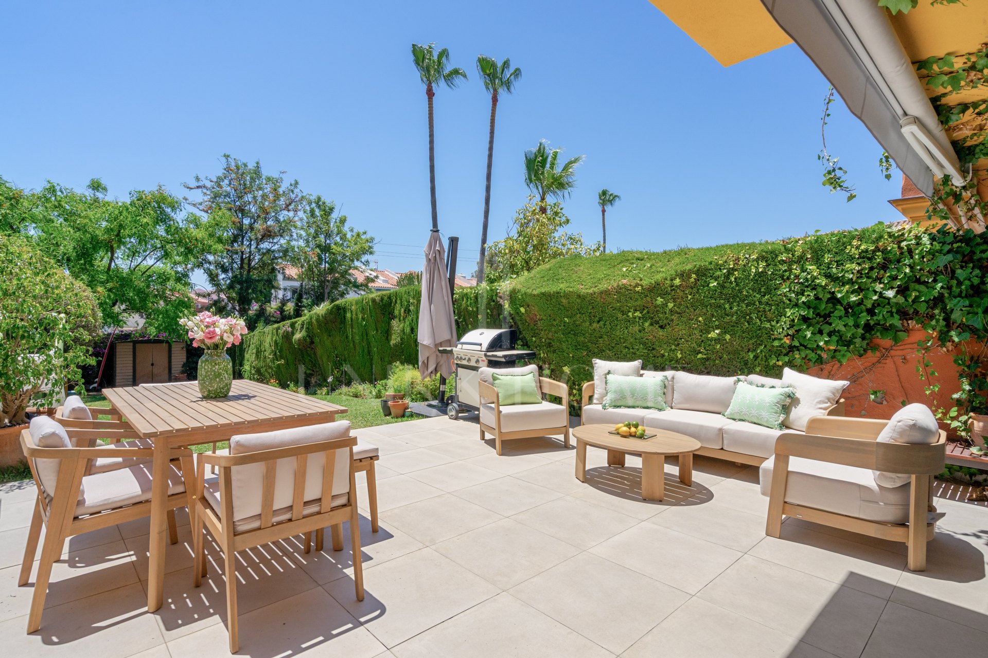 Beautifully reformed three-bedroom townhouse with a private garden in Nueva Atalya