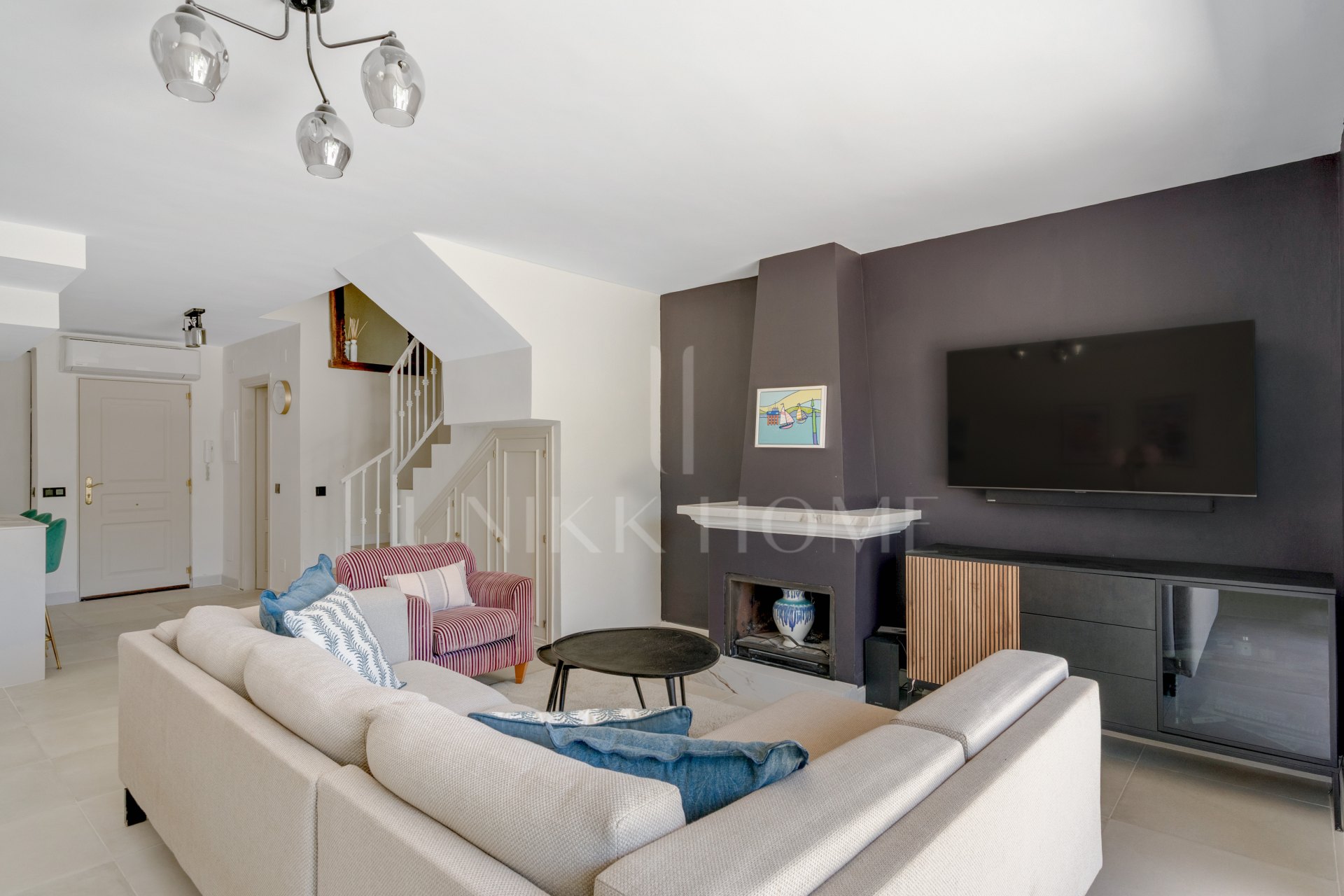 Beautifully reformed three-bedroom townhouse with a private garden in Nueva Atalya