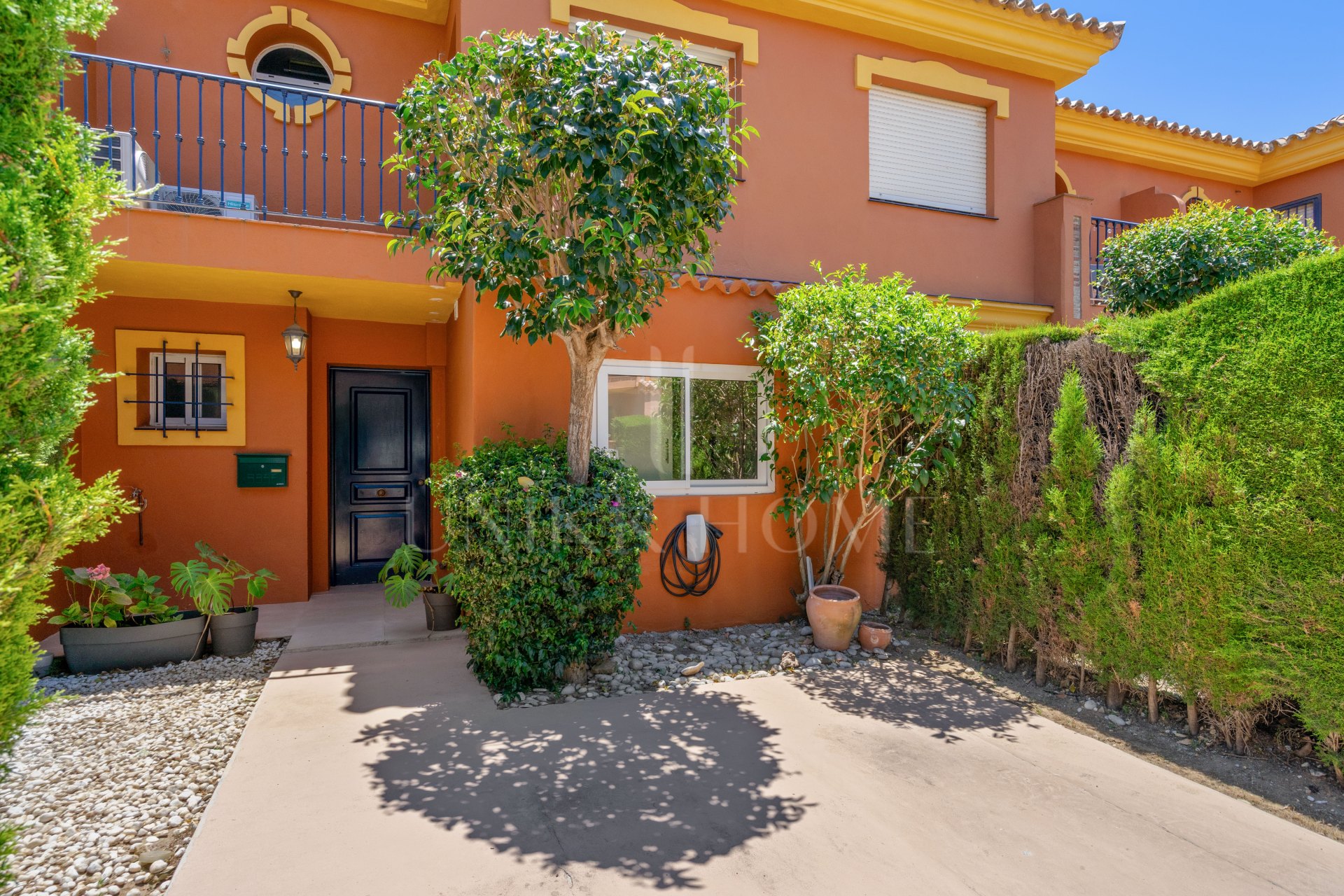 Beautifully reformed three-bedroom townhouse with a private garden in Nueva Atalya
