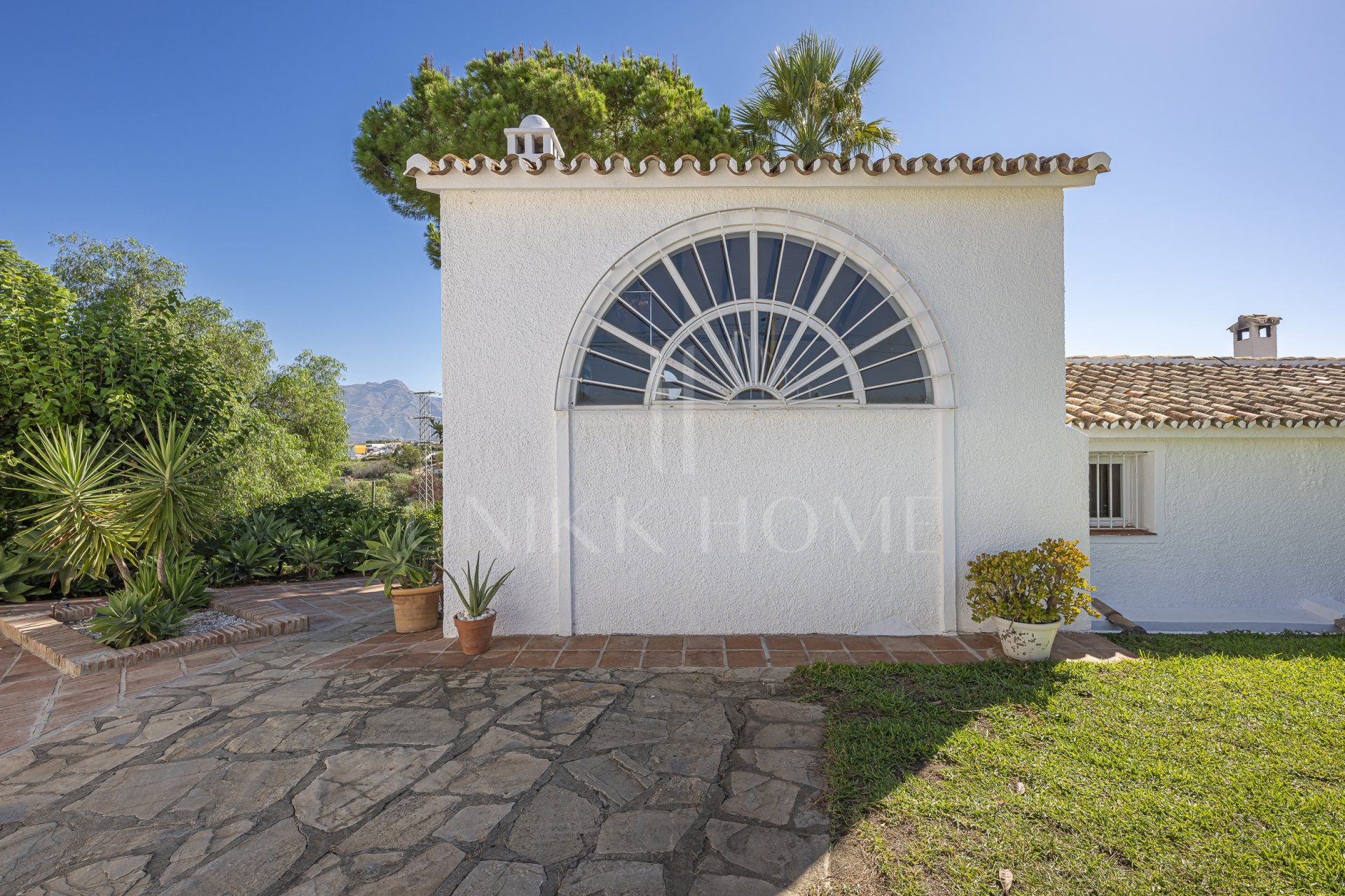 Hermosa villa de campo de tres dormitorios, situada en Guadalmina Alta, Marbella
