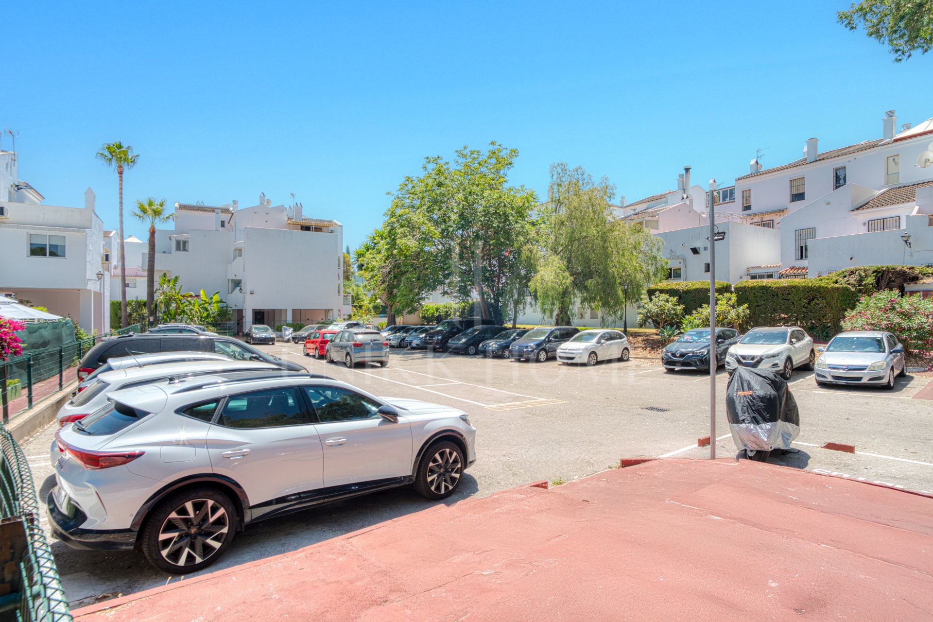 Beautifully reformed, south east facing three bedroom penthouse located in the sought-after gated community Parque Elviria, Marbella