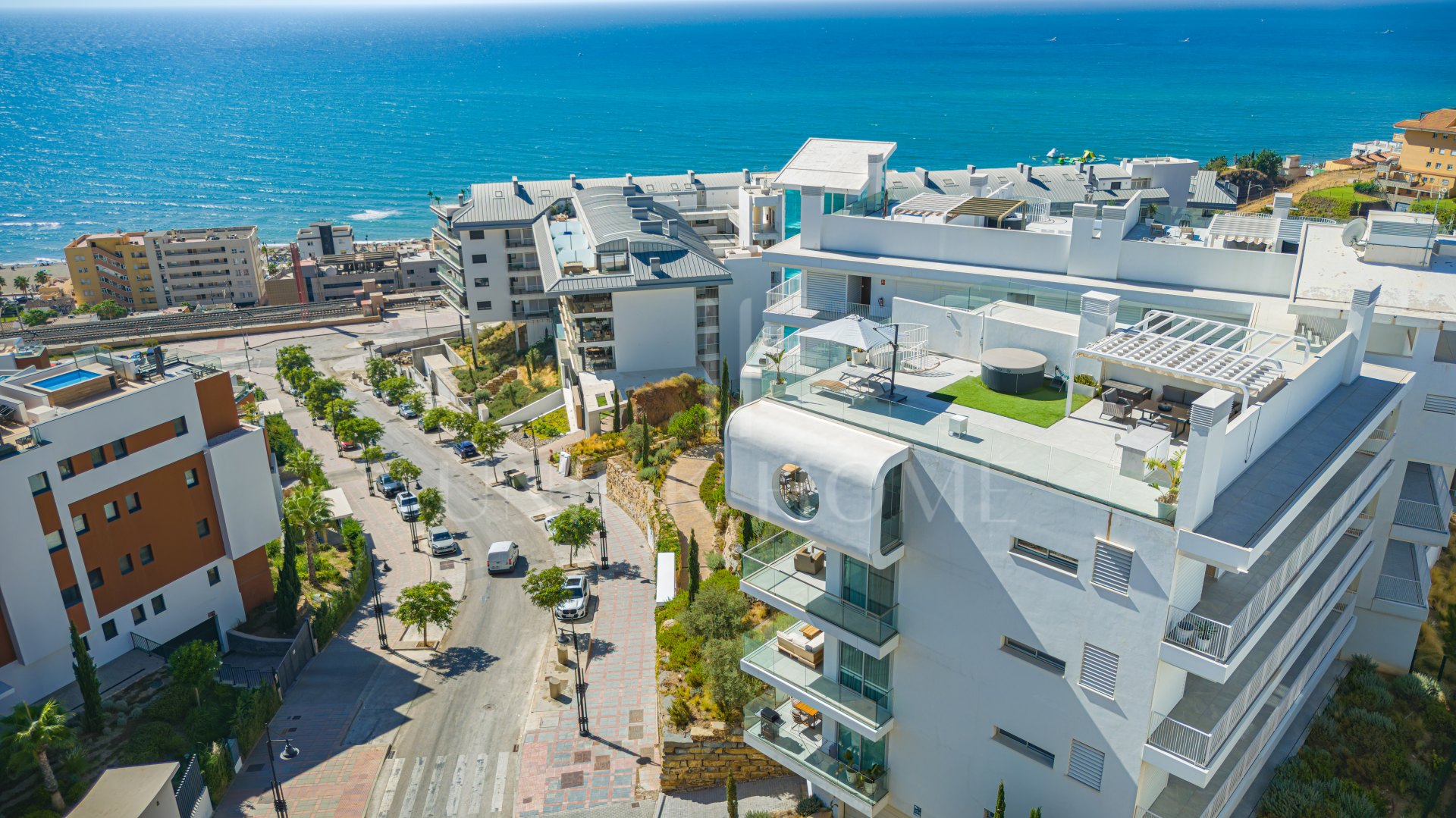 Stunning two bedroom, south facing duplex penthouse in the exclusive Med Two, El Higuerón residential complex - Fuengirola