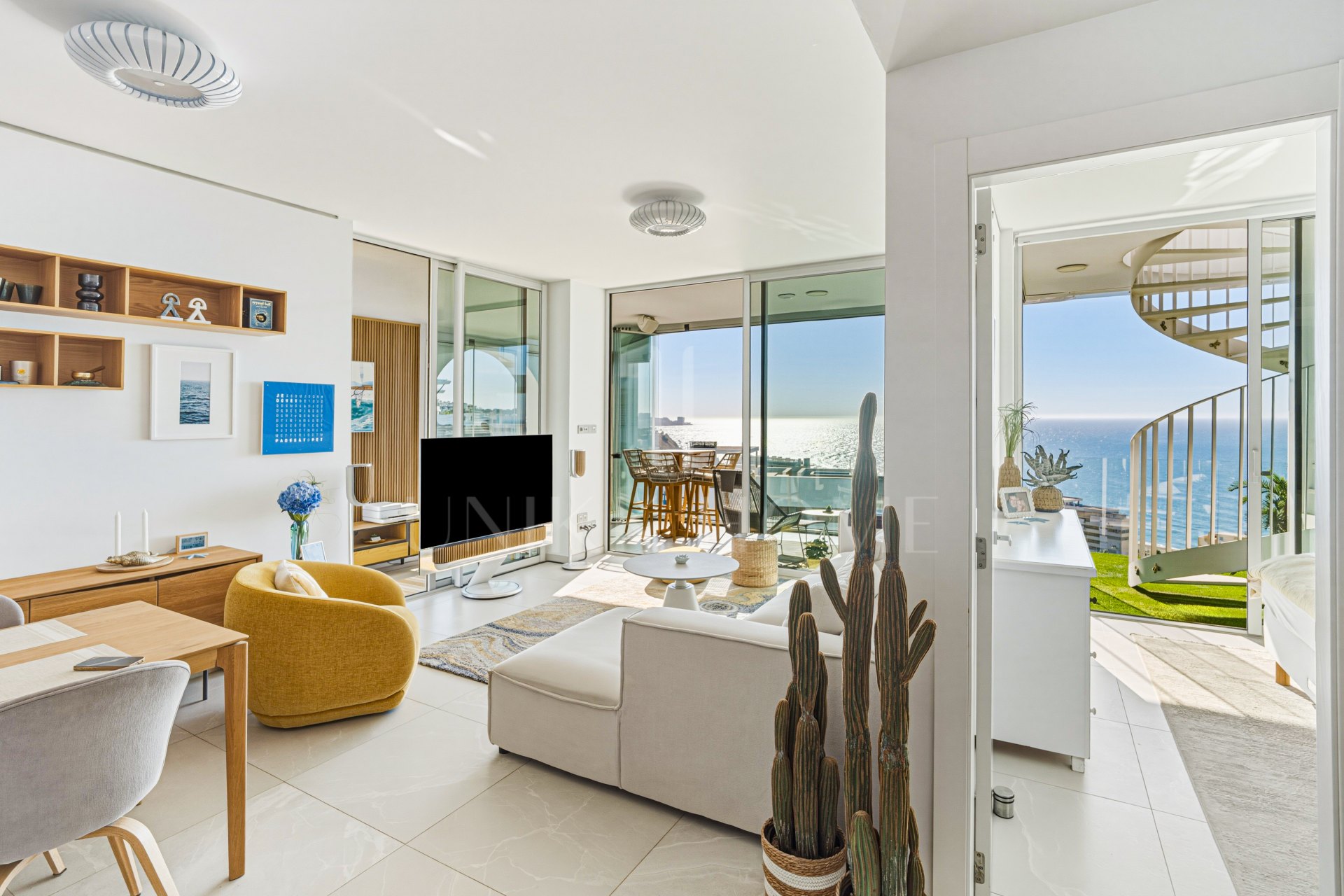 Stunning two bedroom, south facing duplex penthouse in the exclusive Med Two, El Higuerón residential complex - Fuengirola