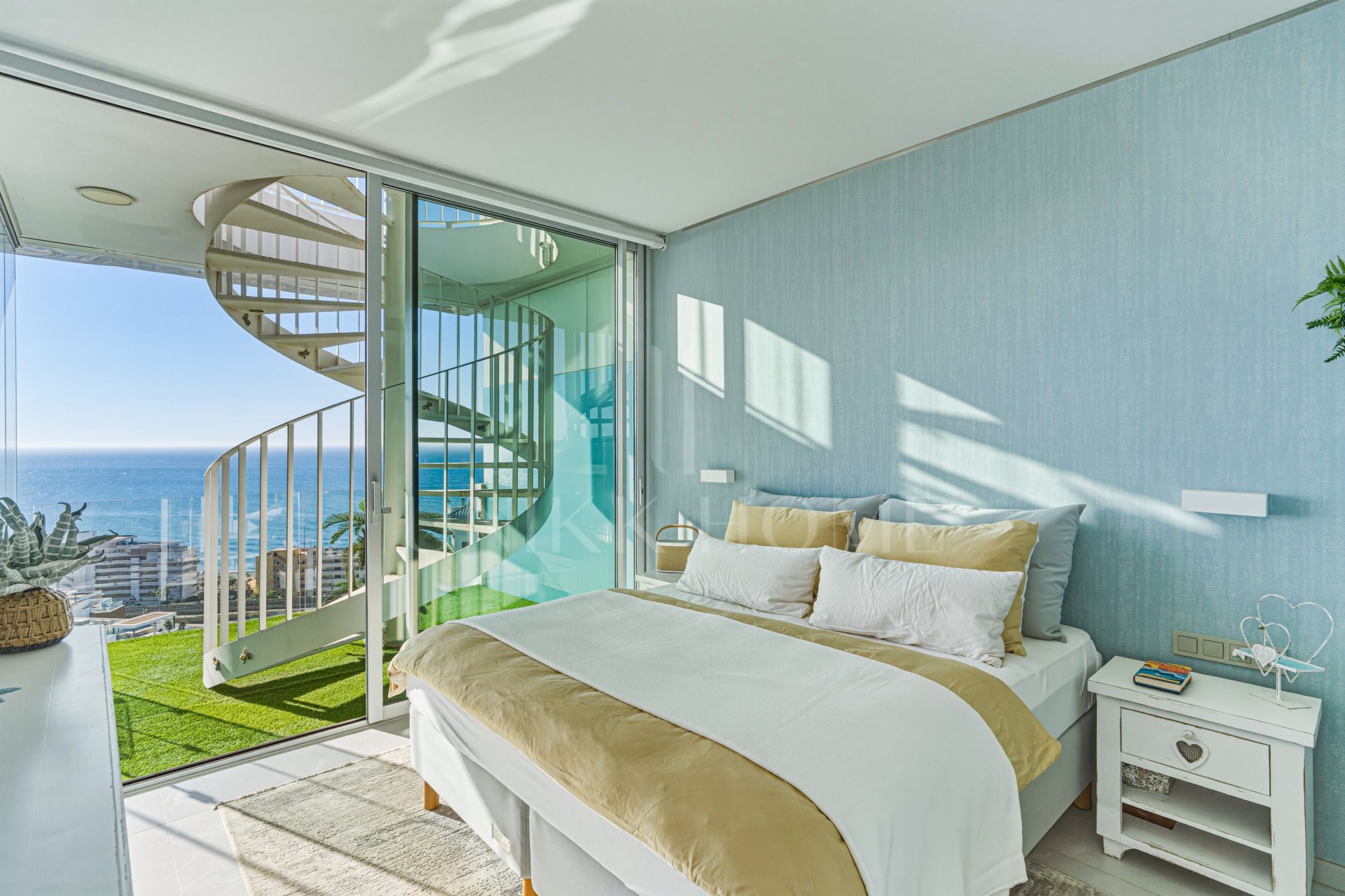 Stunning two bedroom, south facing duplex penthouse in the exclusive Med Two, El Higuerón residential complex - Fuengirola