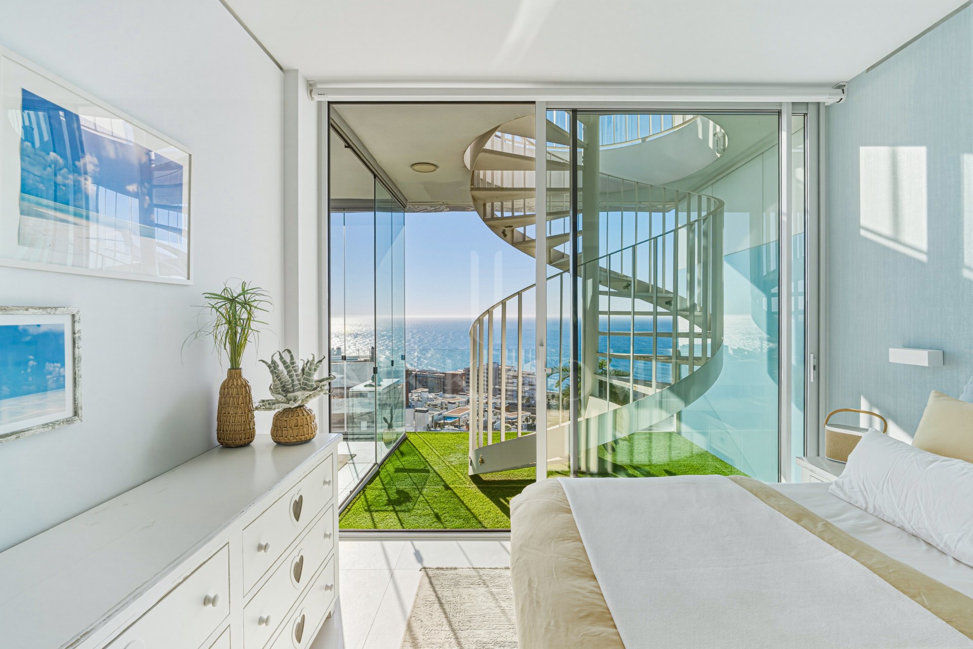 Stunning two bedroom, south facing duplex penthouse in the exclusive Med Two, El Higuerón residential complex - Fuengirola