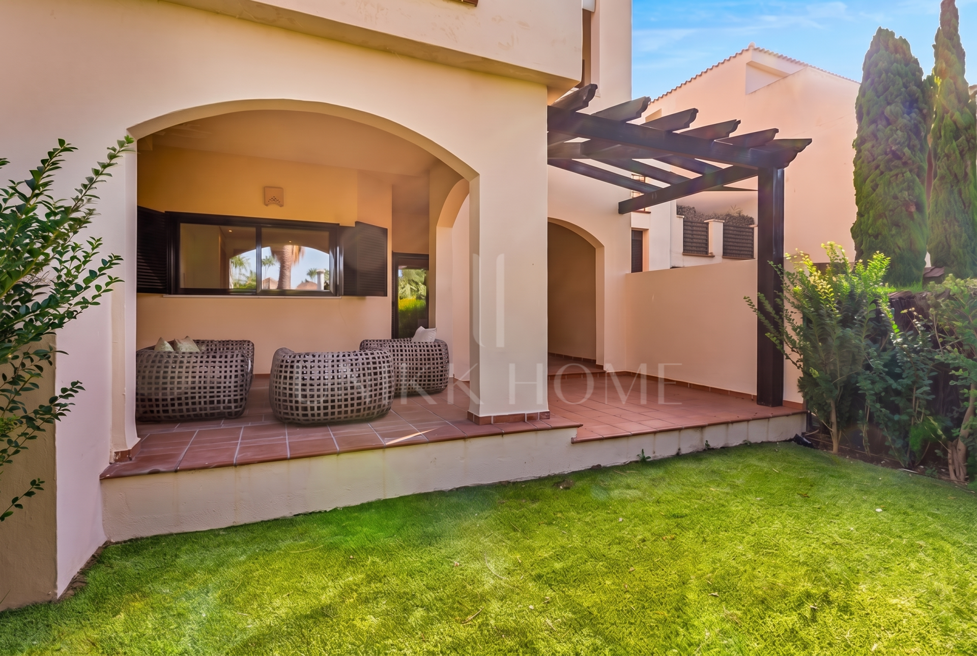 Spacious two bedroom apartment in Las Mimosas - an exclusive gated community located within walking distance of Puerto Banús