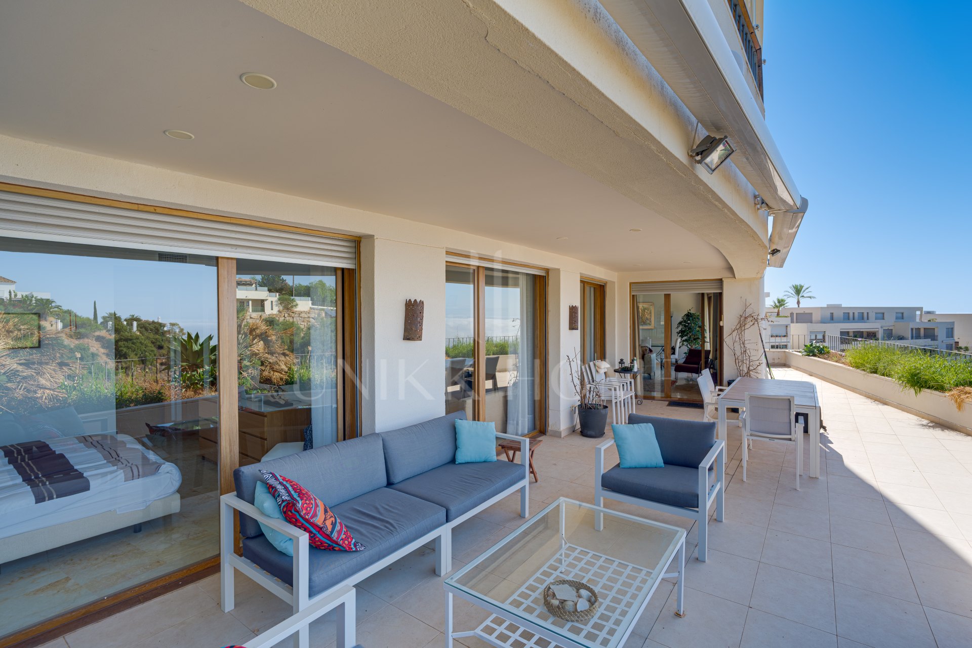 Bright and spacious elevated ground floor apartment in the sought-after gated community of Lomas de Los Monteros, Marbella