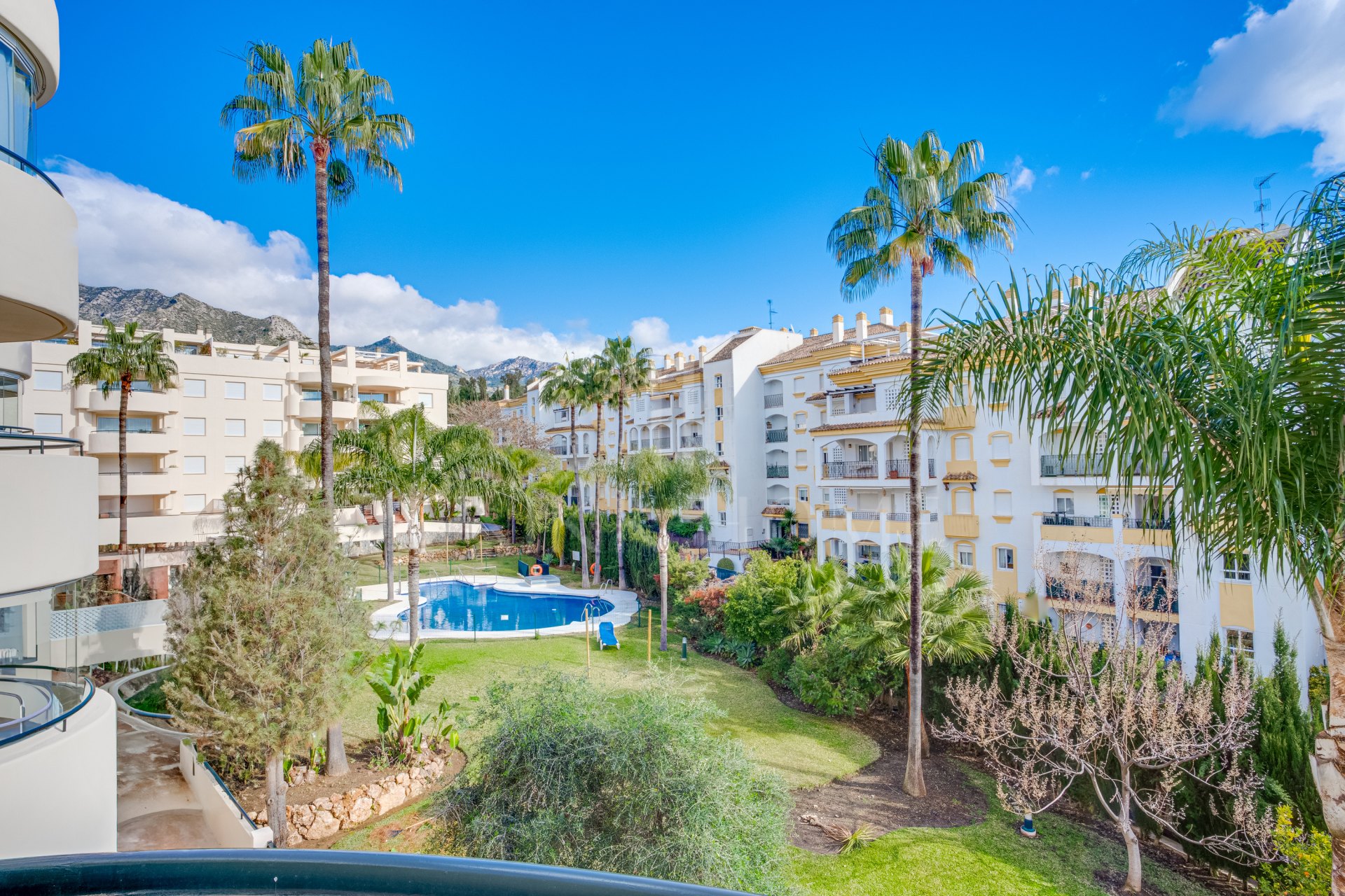 Wonderful two-bedroom apartment located in Gran Ducado, a gated community on Marbella´s Golden Mile