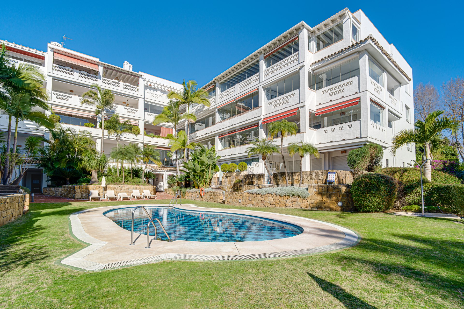 Excellent, fully renovated, three bedroom first floor apartment on Marbella’s Golden Mile
