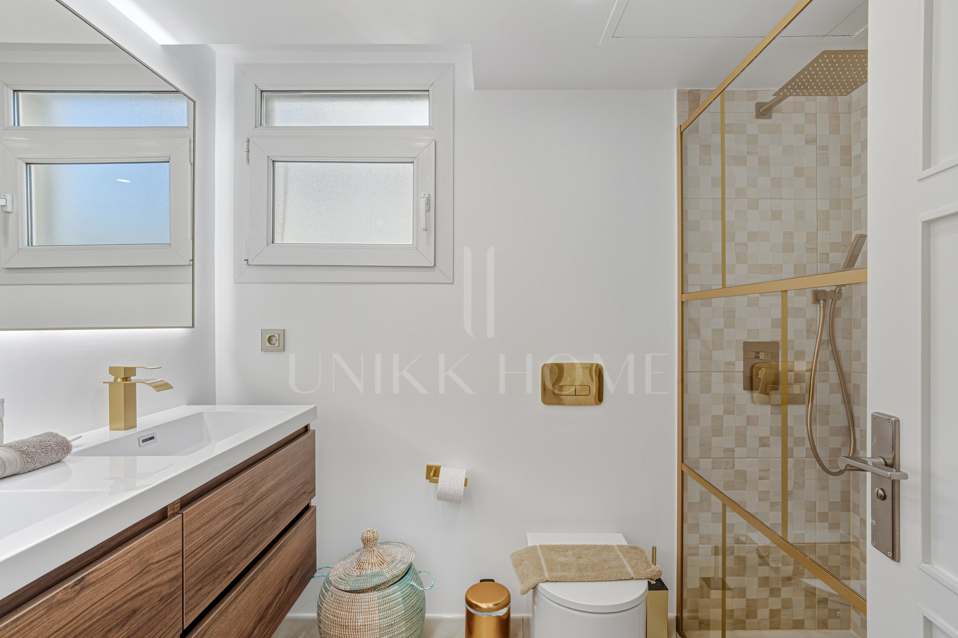 Excellent, fully renovated, three bedroom first floor apartment on Marbella’s Golden Mile