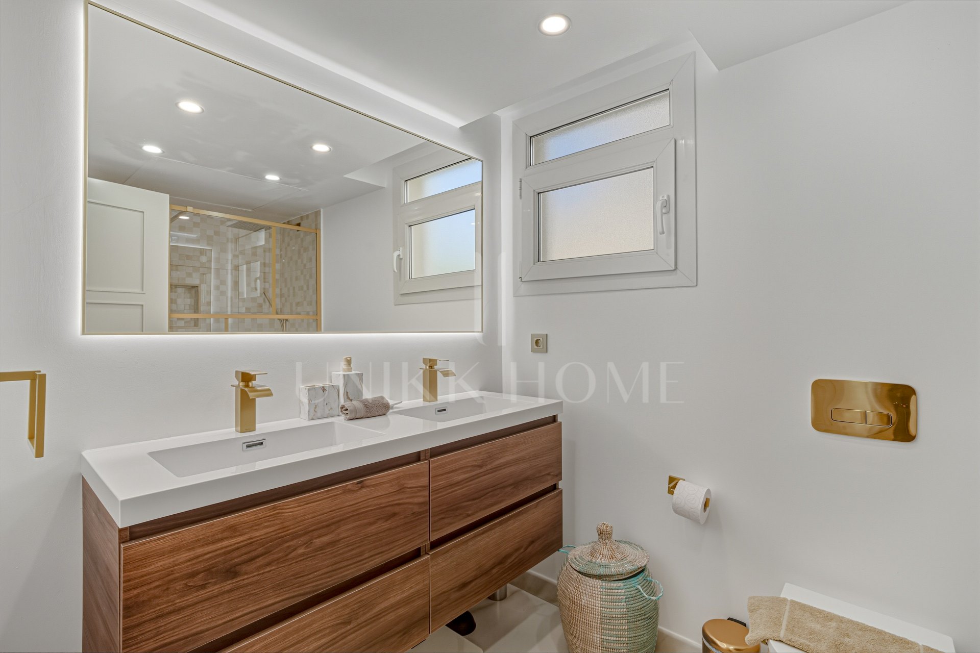 Excellent, fully renovated, three bedroom first floor apartment on Marbella’s Golden Mile