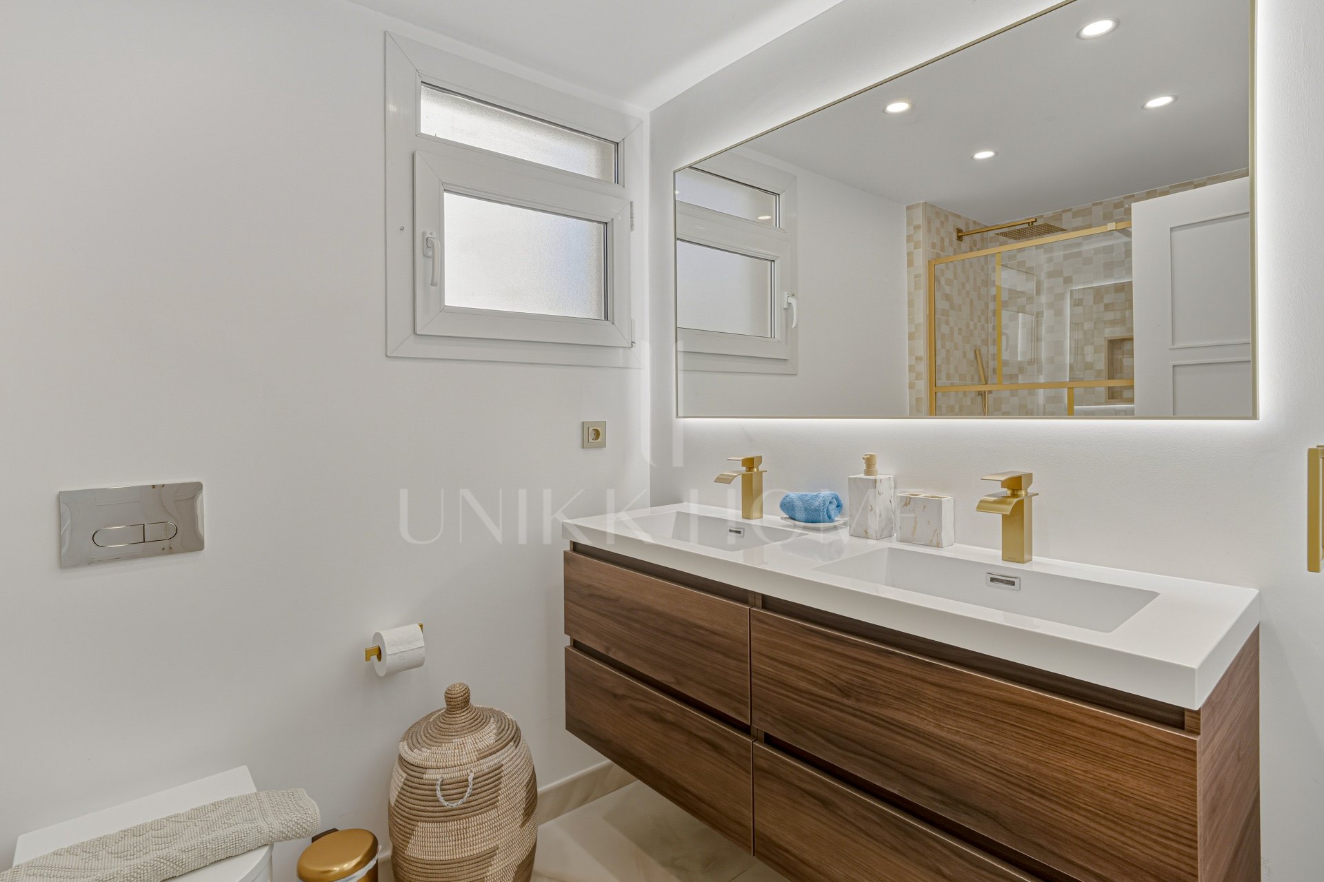 Excellent, fully renovated, three bedroom first floor apartment on Marbella’s Golden Mile