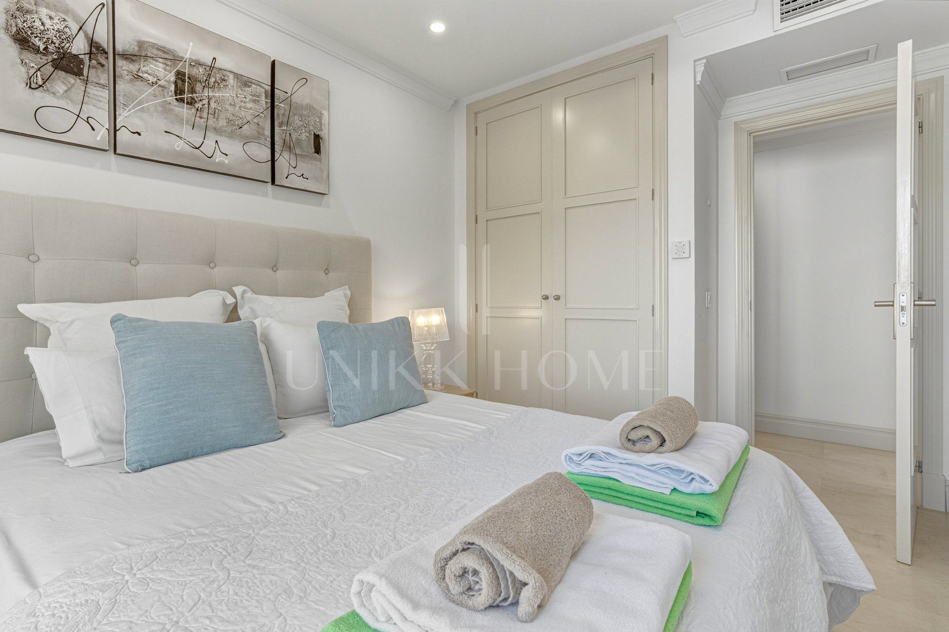 Excellent, fully renovated, three bedroom first floor apartment on Marbella’s Golden Mile