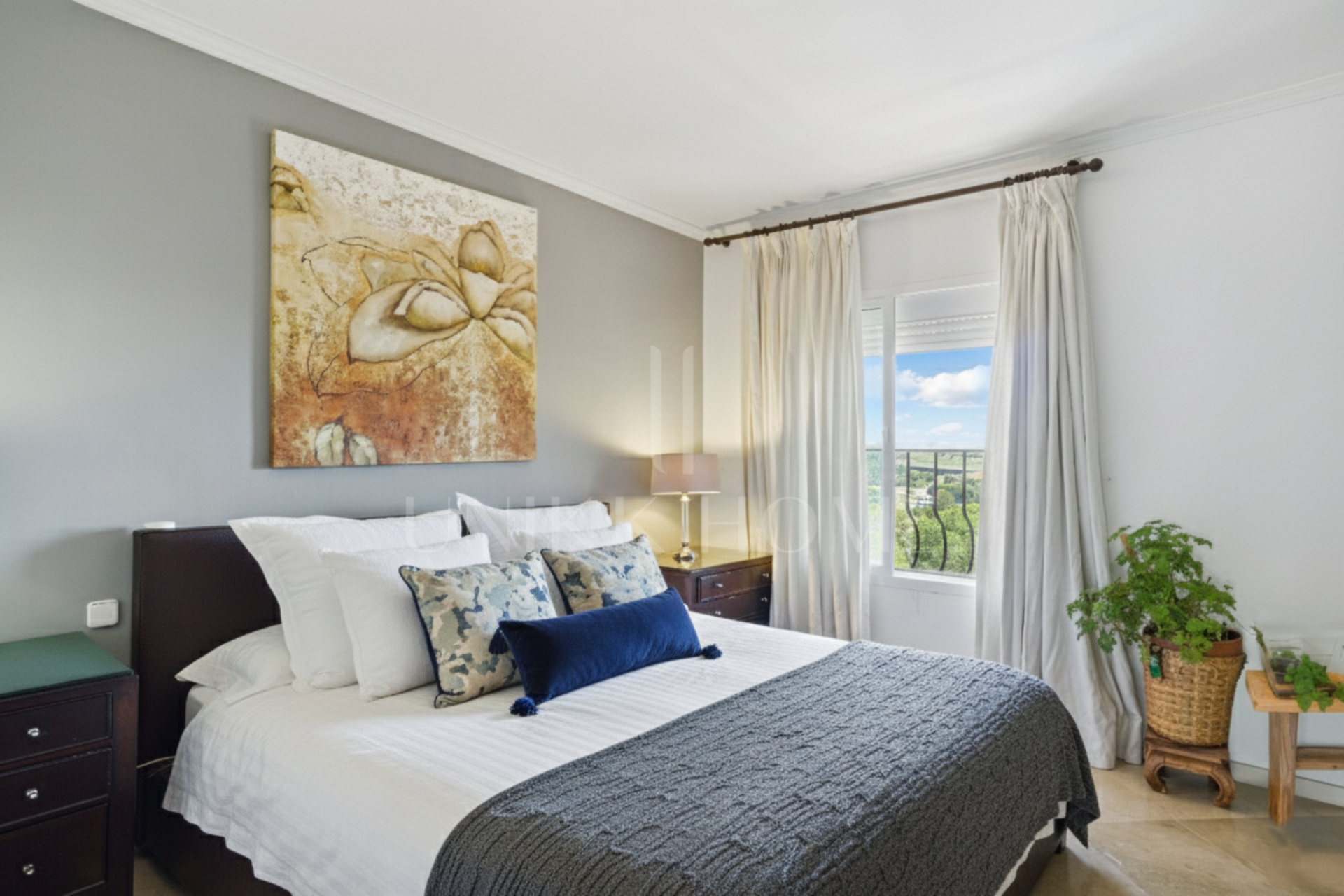 Amplio ático dúplex de cuatro dormitorios en el complejo Los Pinos de Aloha, Nueva Andalucía, Marbella