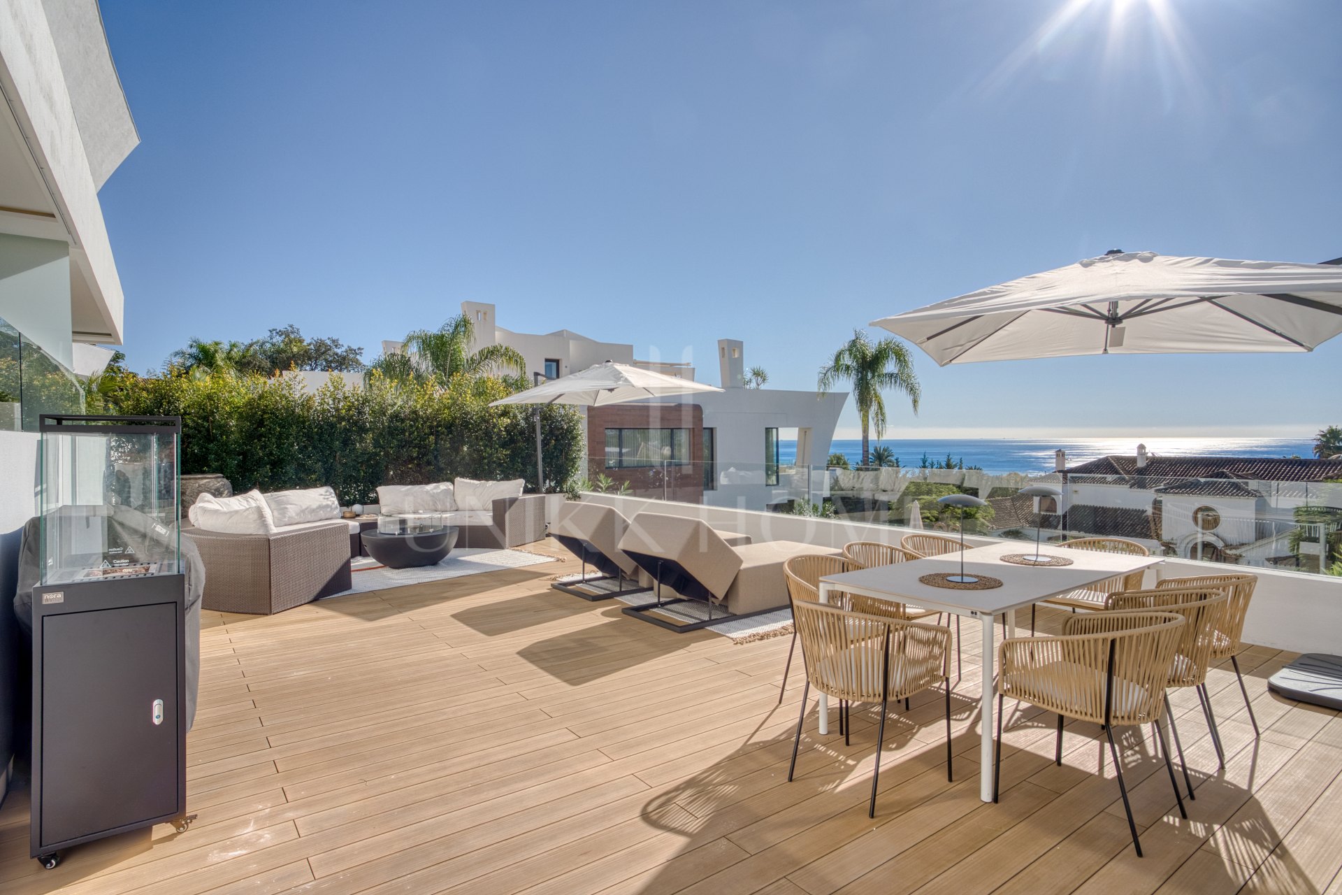 Excepcional propiedad de cuatro dormitorios, orientada al sur en la prestigiosa La Reserva De Sierra Blanca, Marbella - con impresionantes vistas al mar