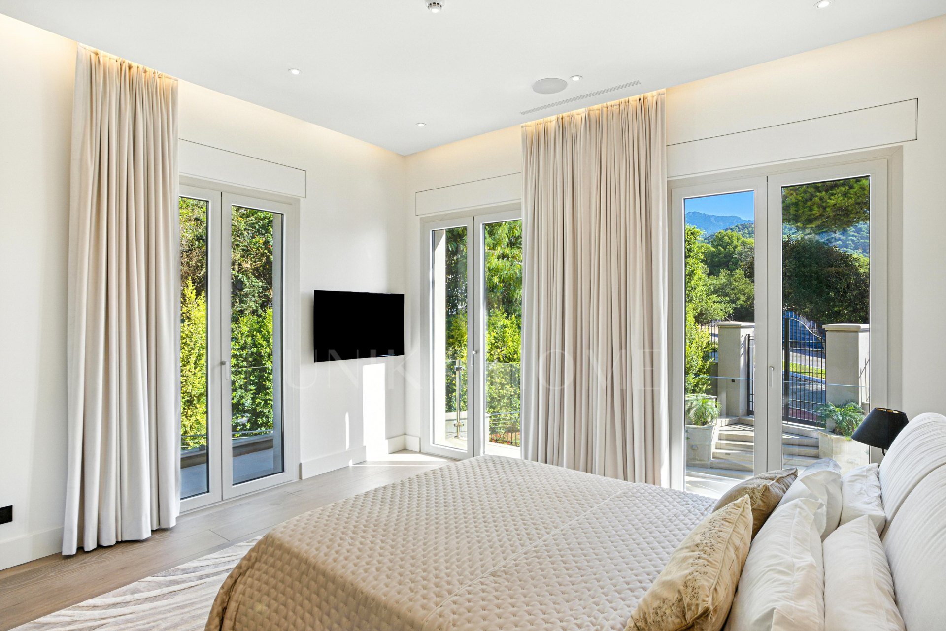 An architecturally unique, south-facing property located in the exclusive gated community of Sierra Blanca on Marbella’s prestigious Golden Mile