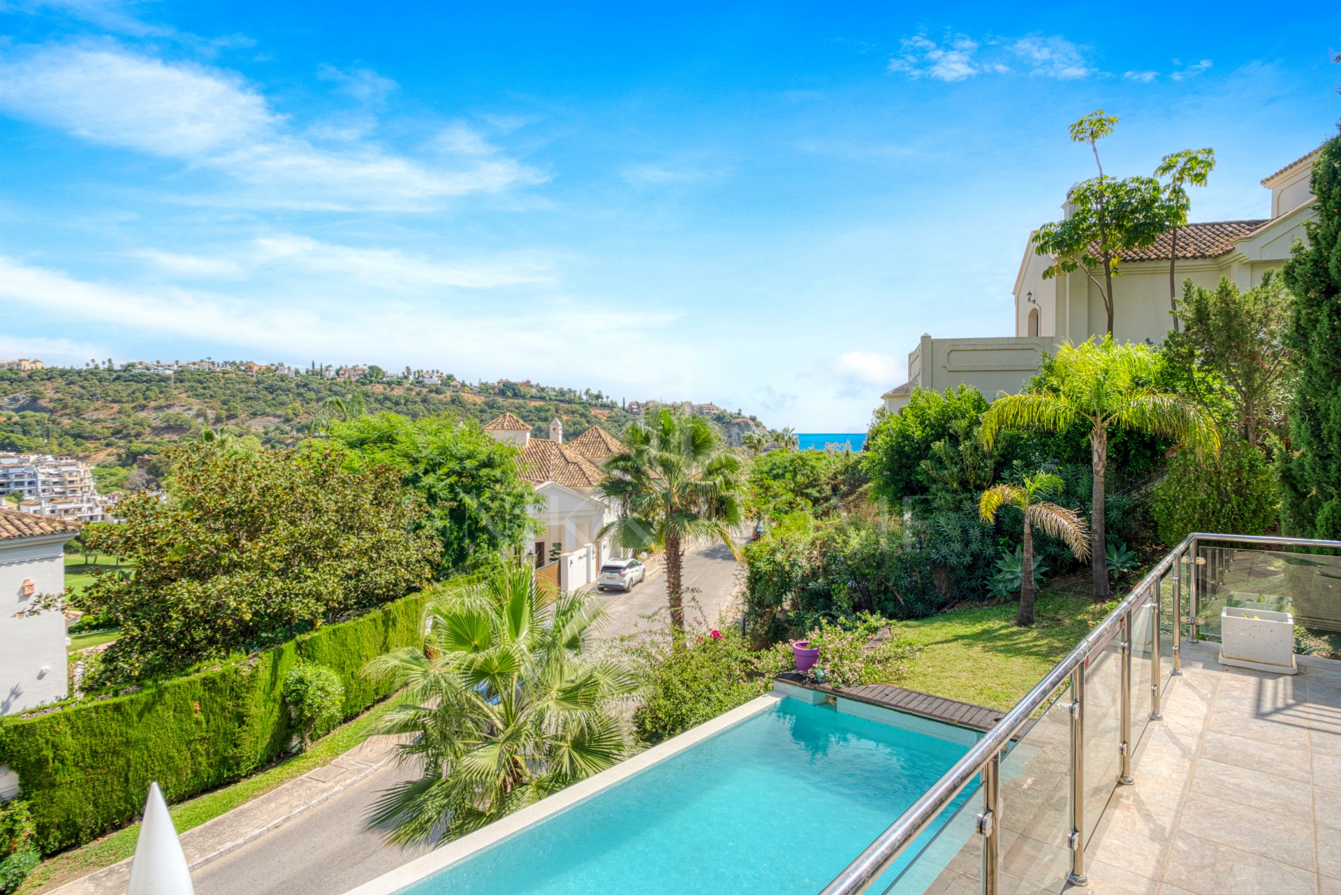 Spacious five bedroom, Villa located in the exclusive Los Arqueros Golf Resort in Benahavís