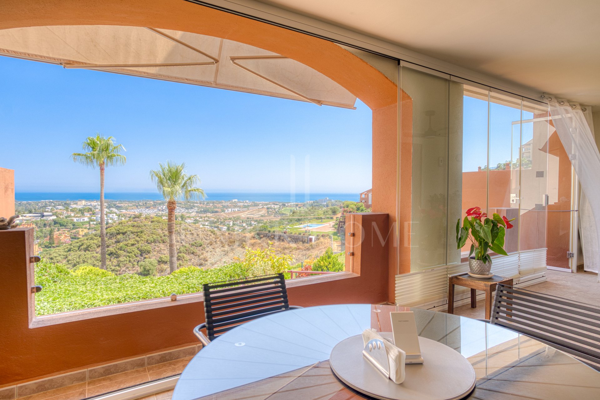 Casa adosada con impresionantes vistas al mar en Los Jaralillos, El Paraíso, Benahavís