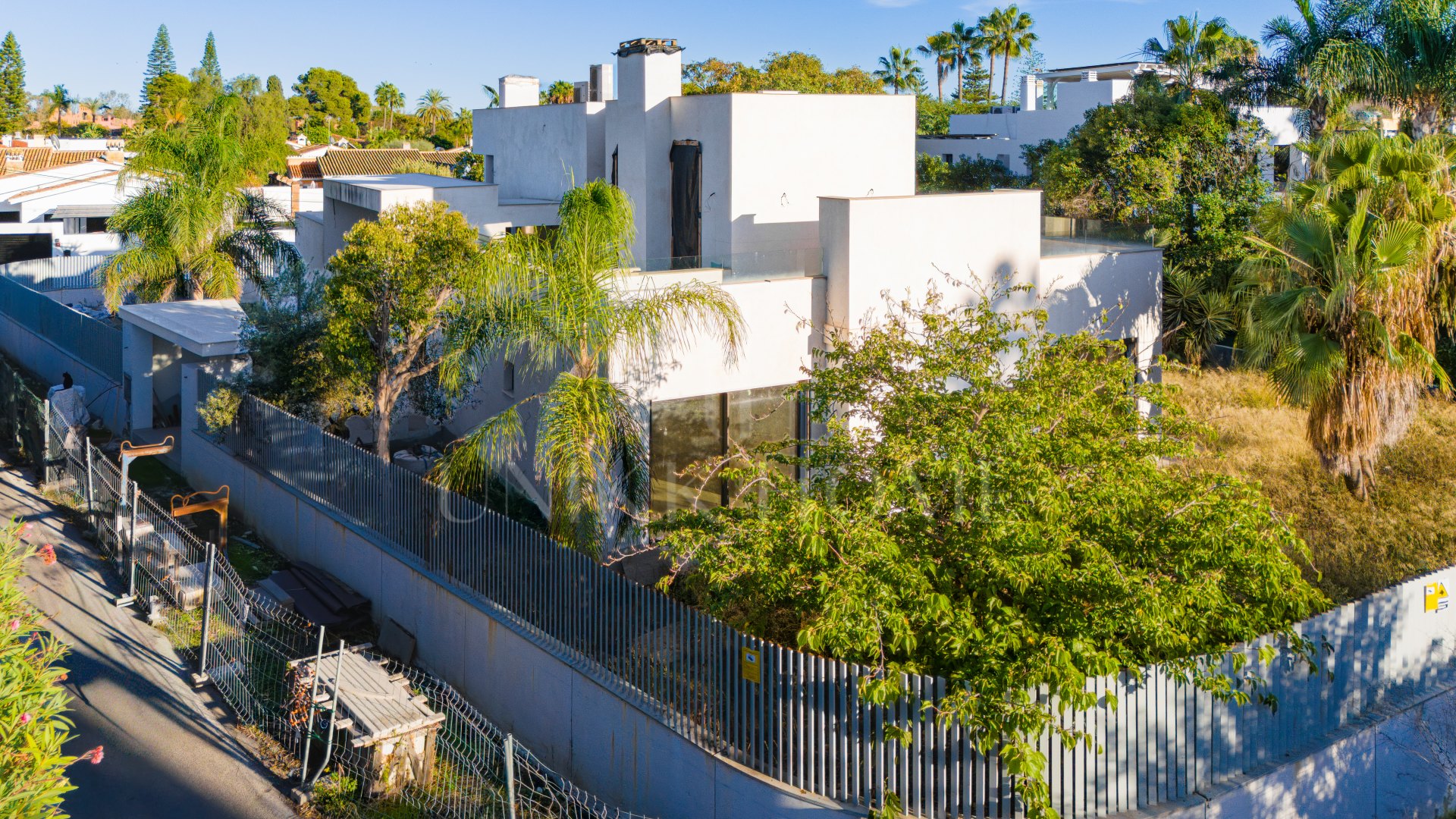 Villa Maya – una magnífica villa moderna de cuatro dormitorios junto a la playa, actualmente en construcción en el custodio de Guadalmina Baja