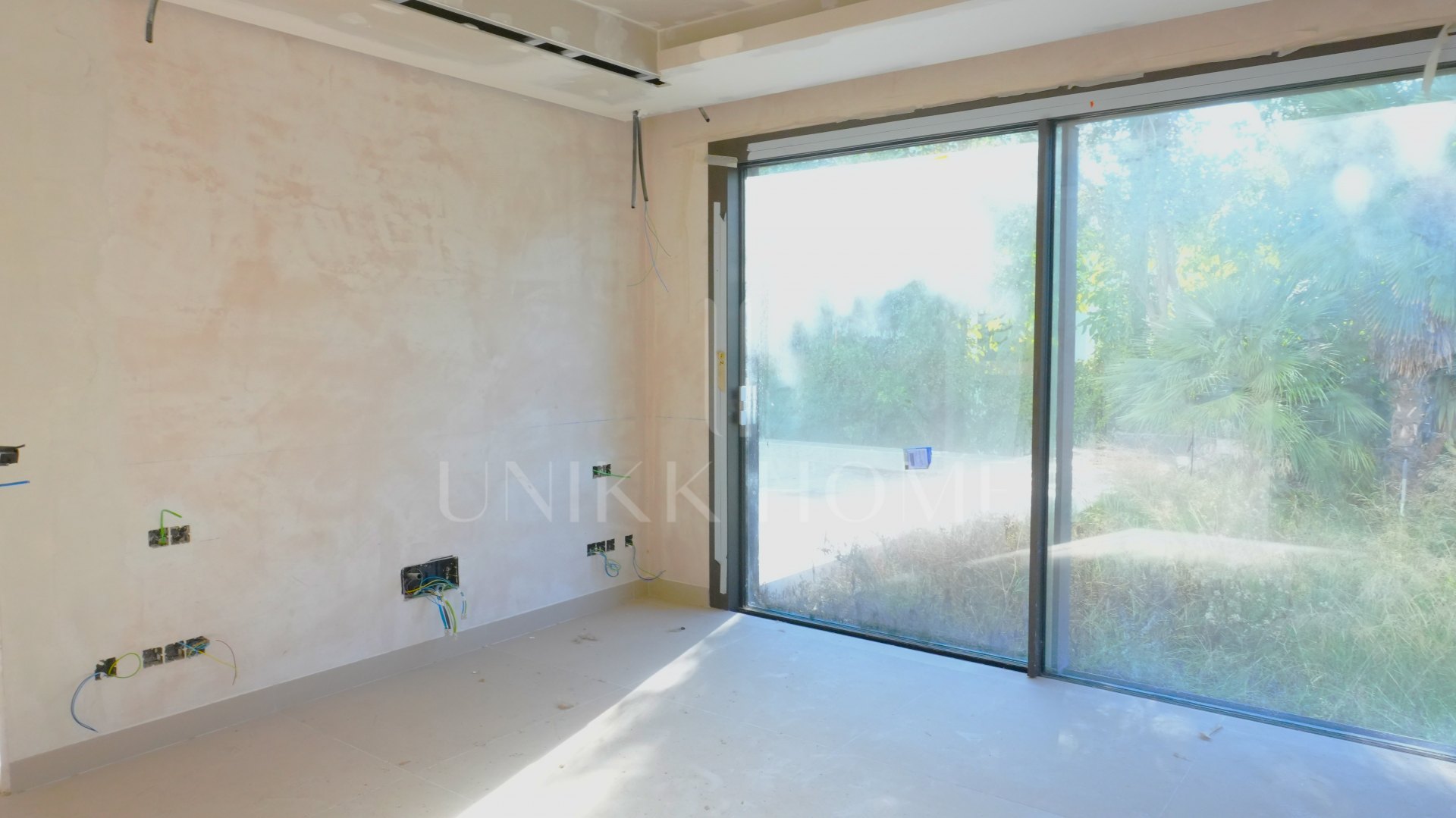 Villa Maya – una magnífica villa moderna de cuatro dormitorios junto a la playa, actualmente en construcción en el custodio de Guadalmina Baja