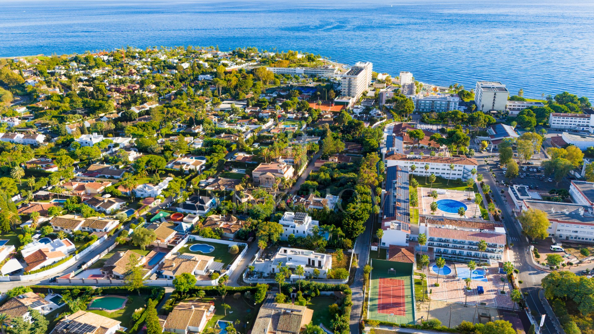 Villa Maya – una magnífica villa moderna de cuatro dormitorios junto a la playa, actualmente en construcción en el custodio de Guadalmina Baja