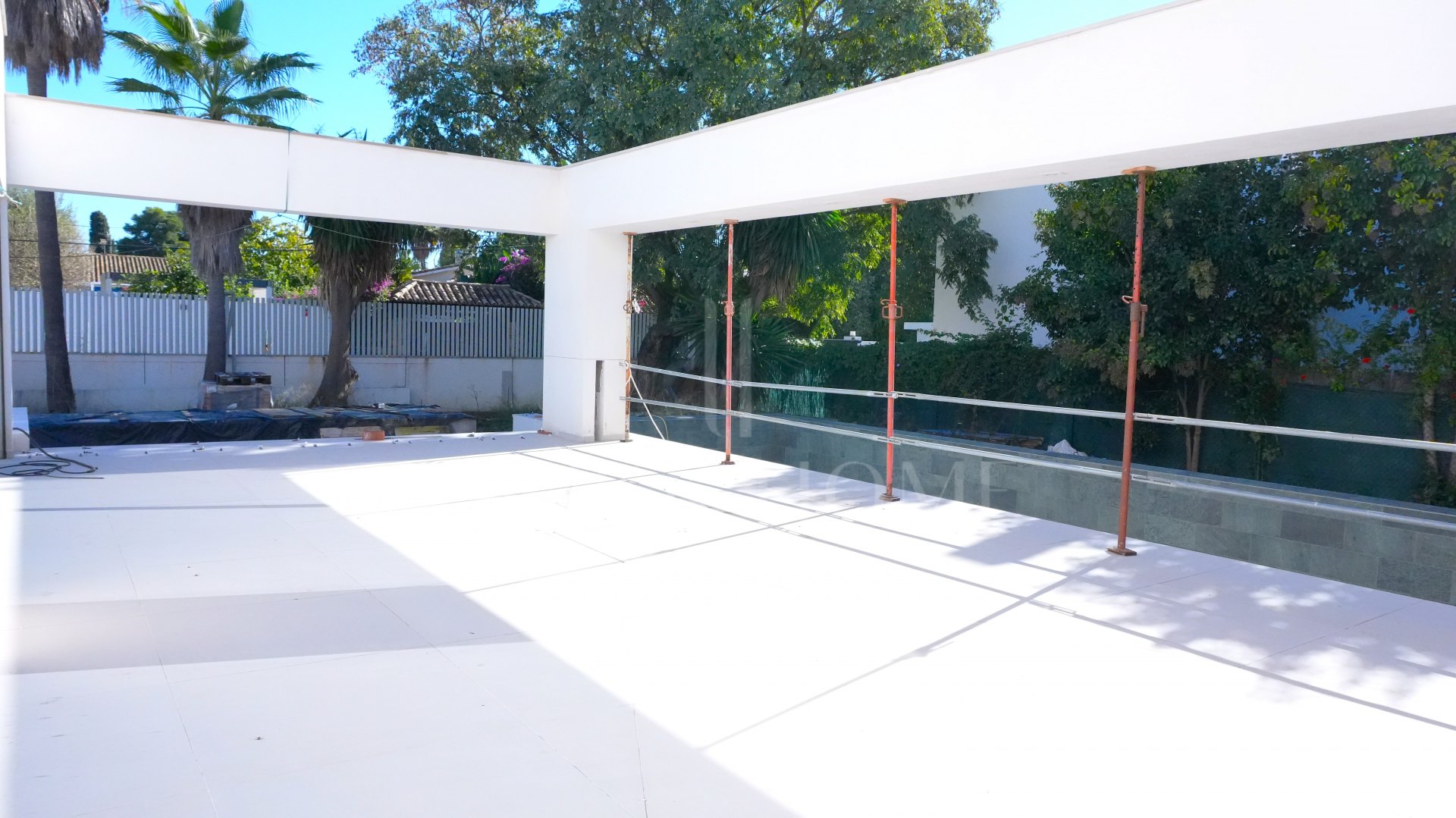 Villa Maya – una magnífica villa moderna de cuatro dormitorios junto a la playa, actualmente en construcción en el custodio de Guadalmina Baja