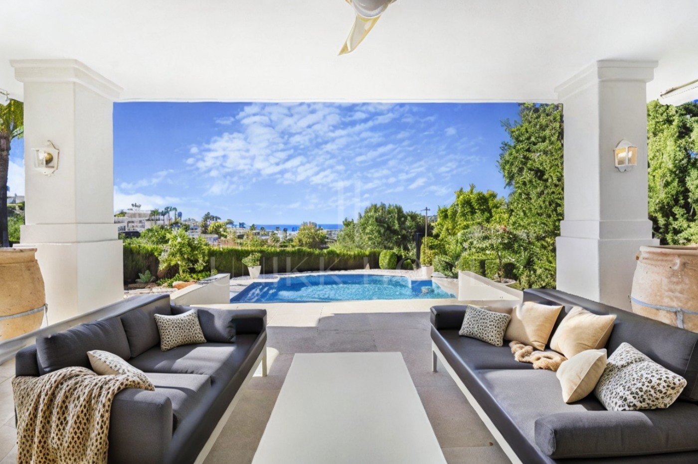 Immaculate four bedroom, south facing villa in La Quinta, Benahavis, with stunning sea views
