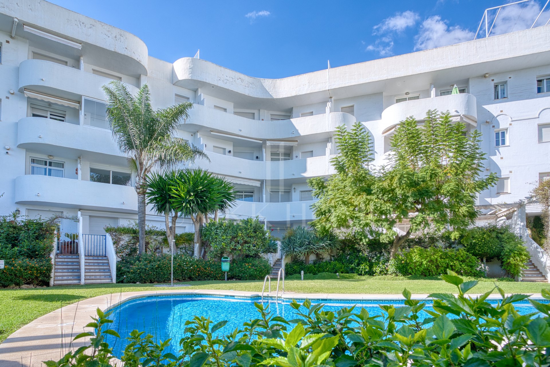 Fully renovated two bedroom, ground floor apartment in the well-known and gated community Marbella Real