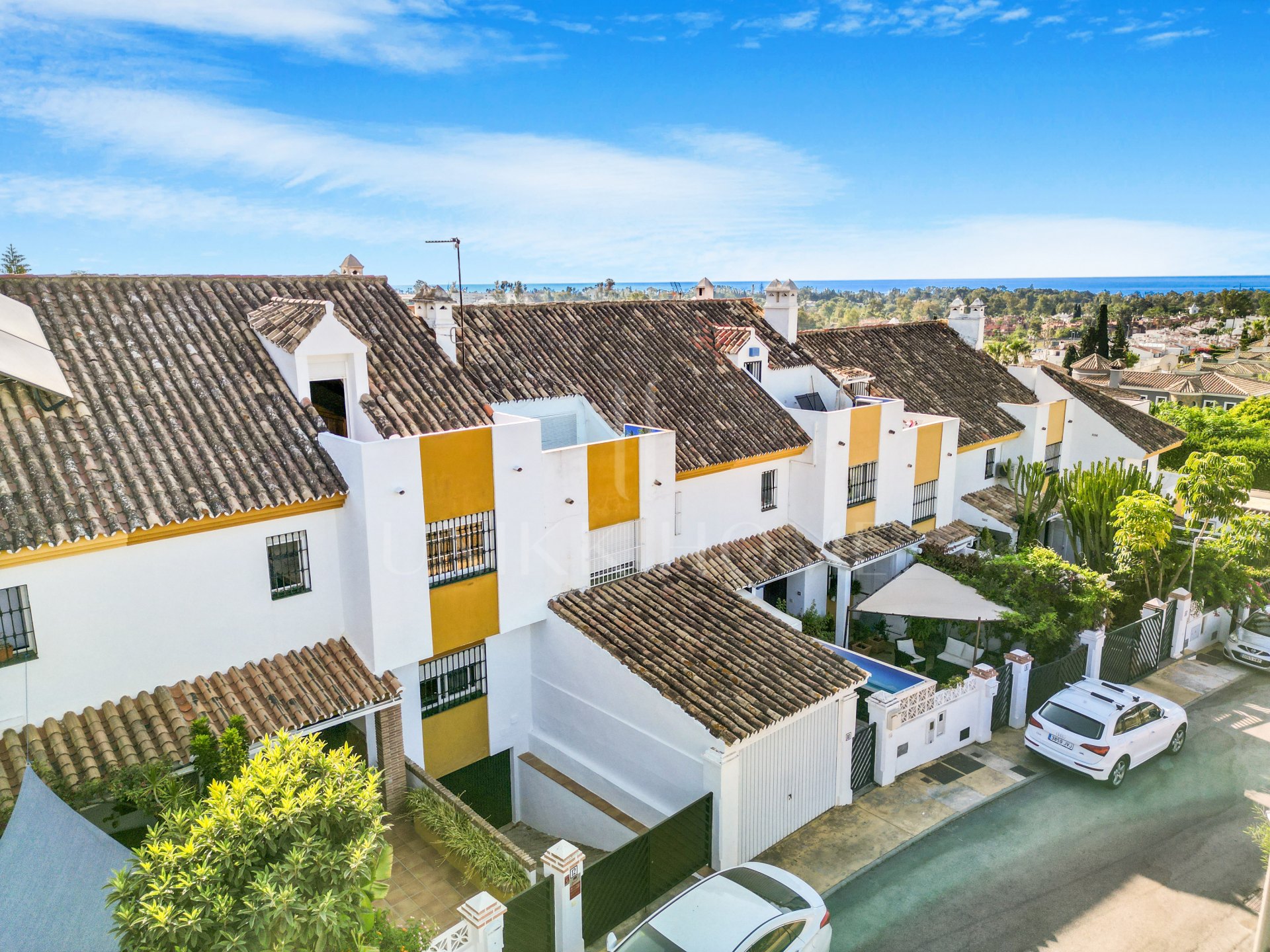 Beautiful four bedroom townhouse located in the gated community of Monte Biarritz Golf, Atalaya