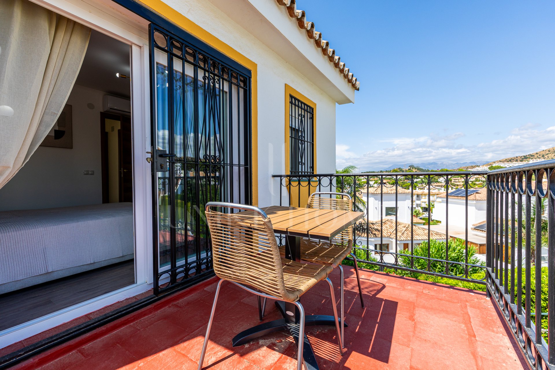 Renovated Corner Townhouse with Panoramic Sea Views & Independent Studio