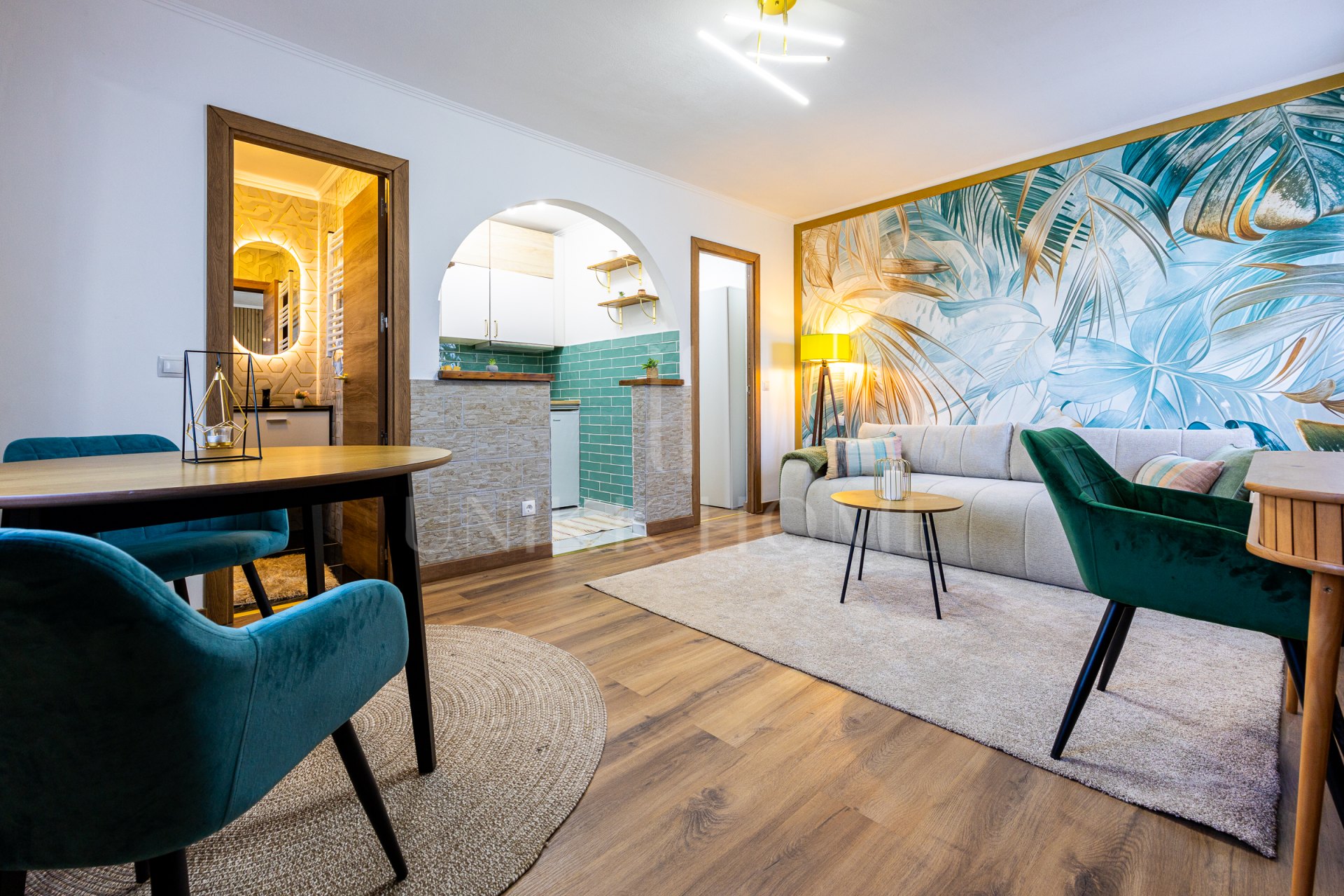 Renovated Corner Townhouse with Panoramic Sea Views & Independent Studio