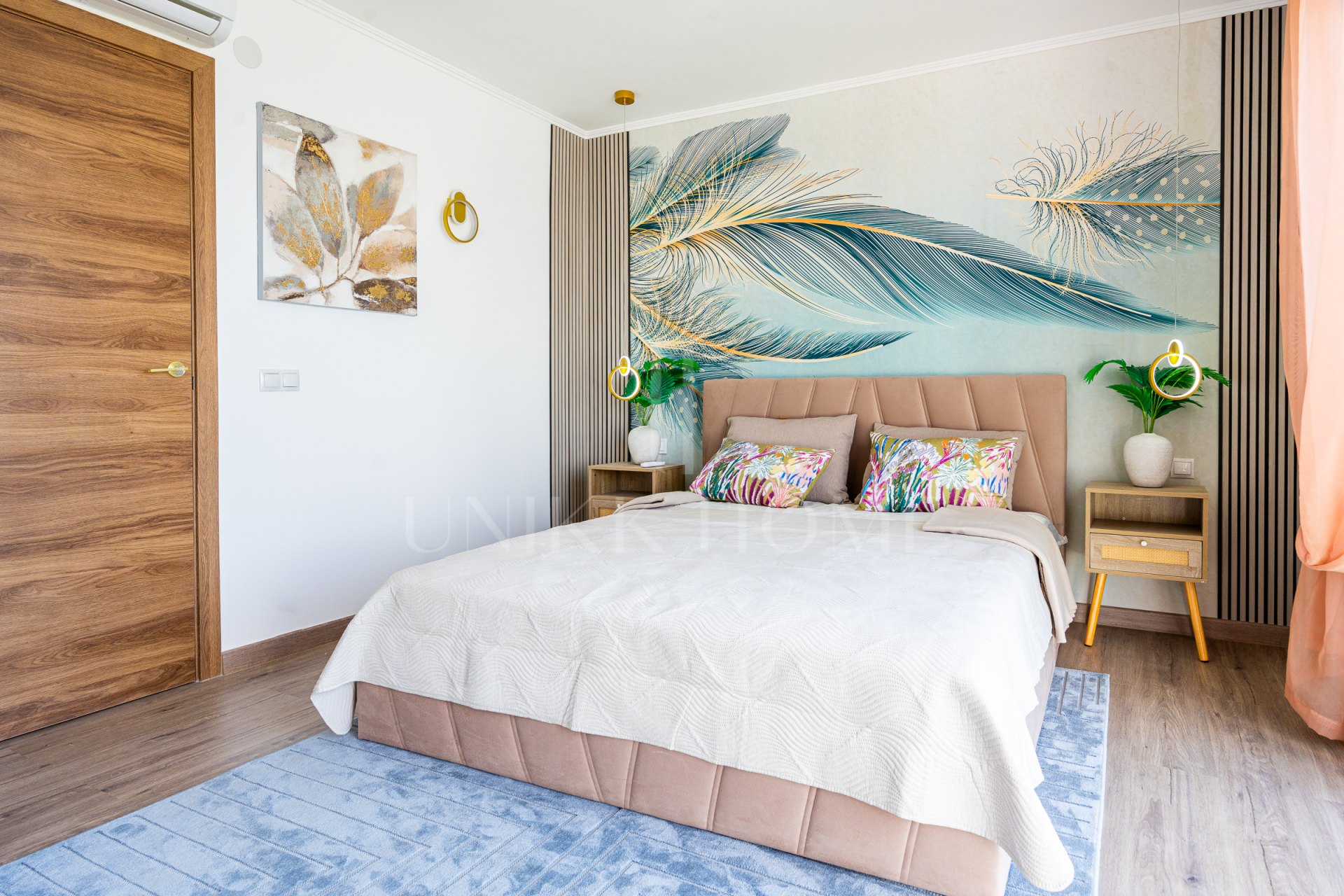 Renovated Corner Townhouse with Panoramic Sea Views & Independent Studio
