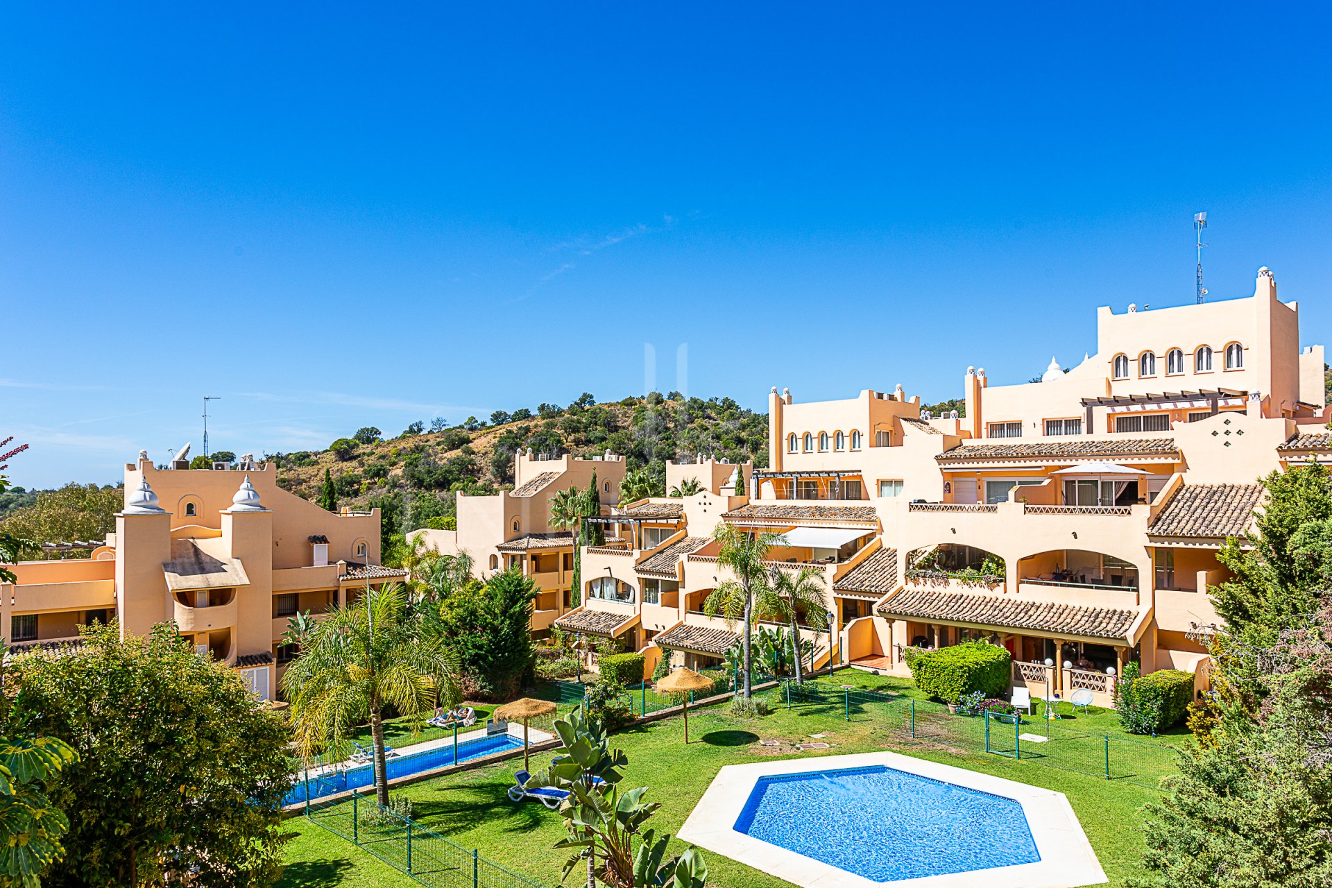 Luxurious, Fully Refurbished Penthouse in Santa María Village, Elviria Exceptional Value: Recently reduced from €745,000!