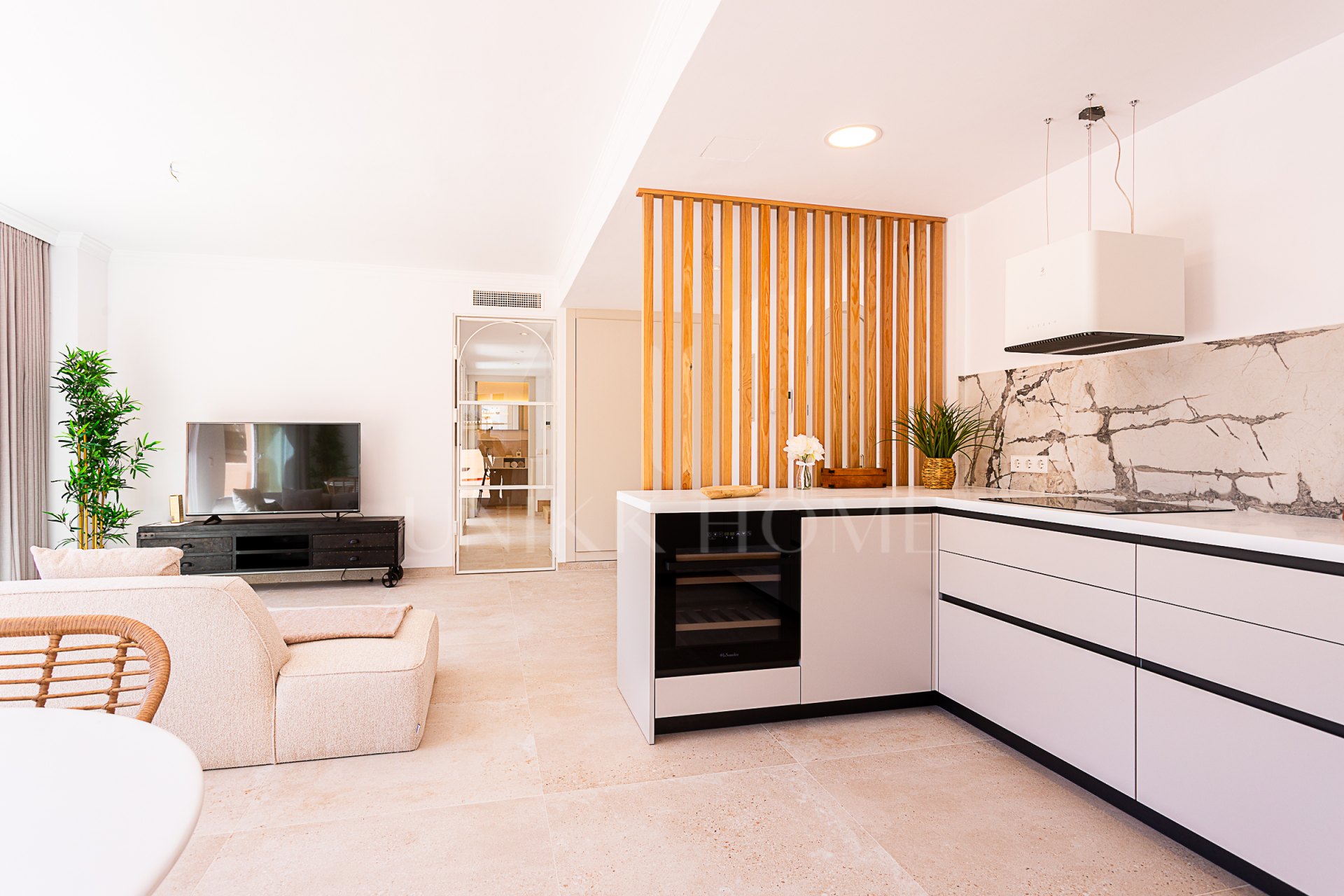 Luxurious, Fully Refurbished Penthouse in Santa María Village, Elviria Exceptional Value: Recently reduced from €745,000!