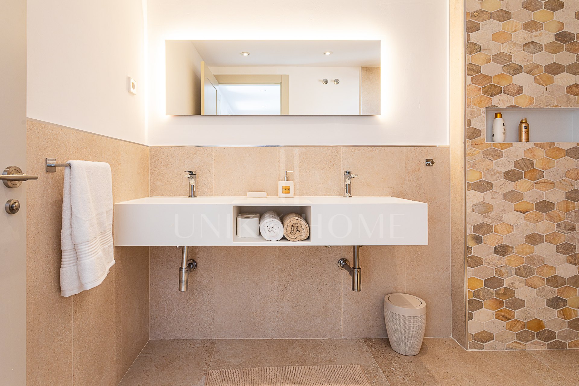 Luxurious, Fully Refurbished Penthouse in Santa María Village, Elviria Exceptional Value: Recently reduced from €745,000!