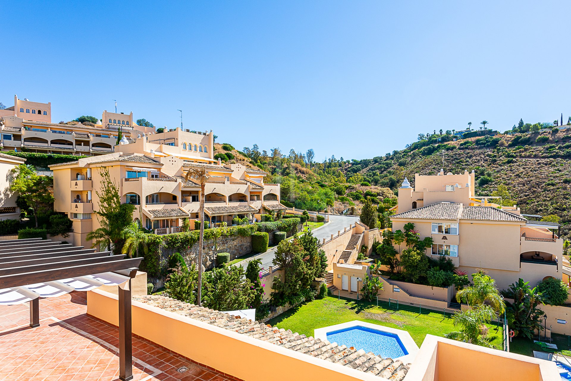Luxurious, Fully Refurbished Penthouse in Santa María Village, Elviria Exceptional Value: Recently reduced from €745,000!