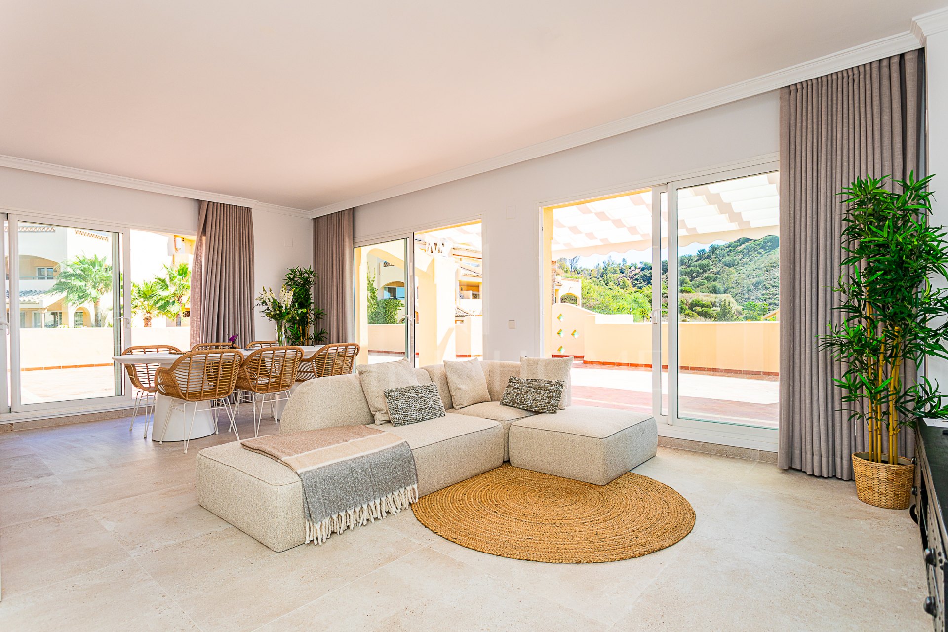 Luxurious, Fully Refurbished Penthouse in Santa María Village, Elviria Exceptional Value: Recently reduced from €745,000!