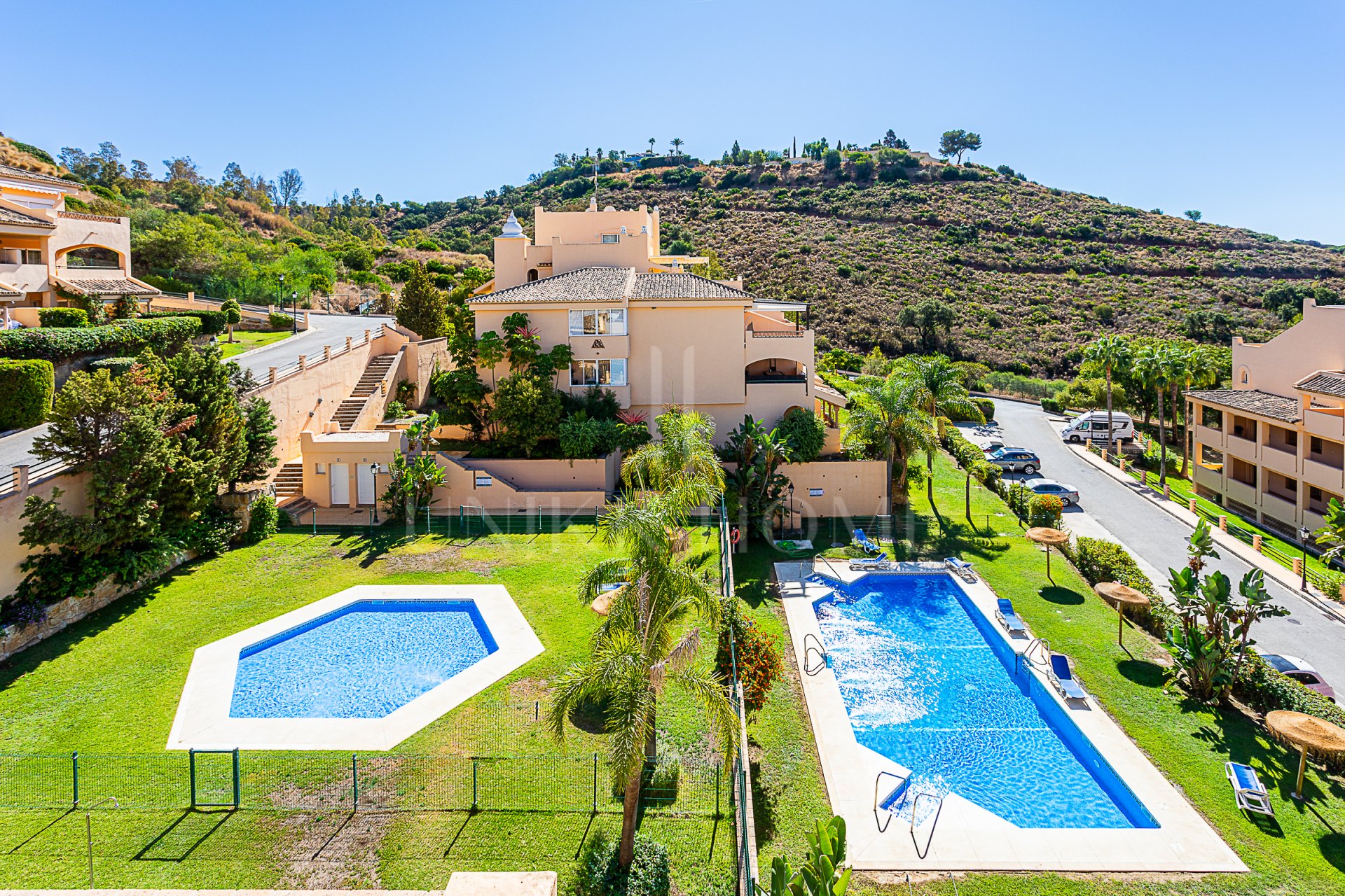 Luxurious, Fully Refurbished Penthouse in Santa María Village, Elviria Exceptional Value: Recently reduced from €745,000!