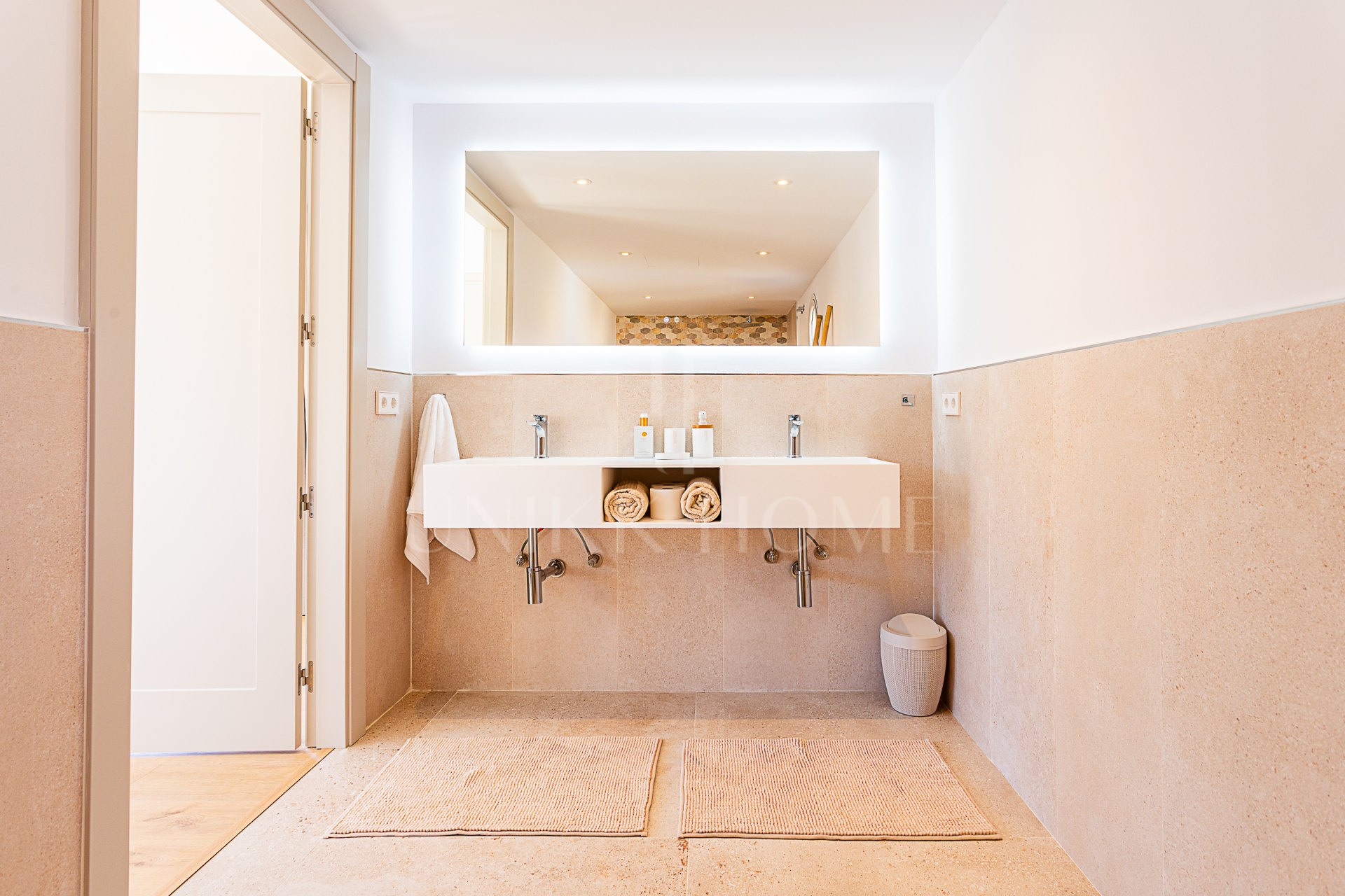 Luxurious, Fully Refurbished Penthouse in Santa María Village, Elviria Exceptional Value: Recently reduced from €745,000!