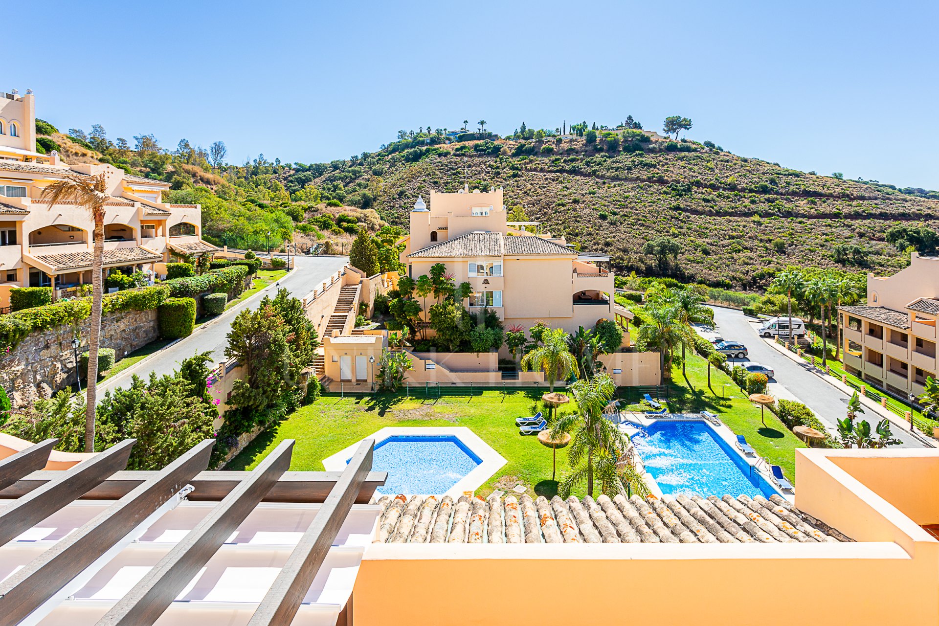 Luxurious, Fully Refurbished Penthouse in Santa María Village, Elviria Exceptional Value: Recently reduced from €745,000!