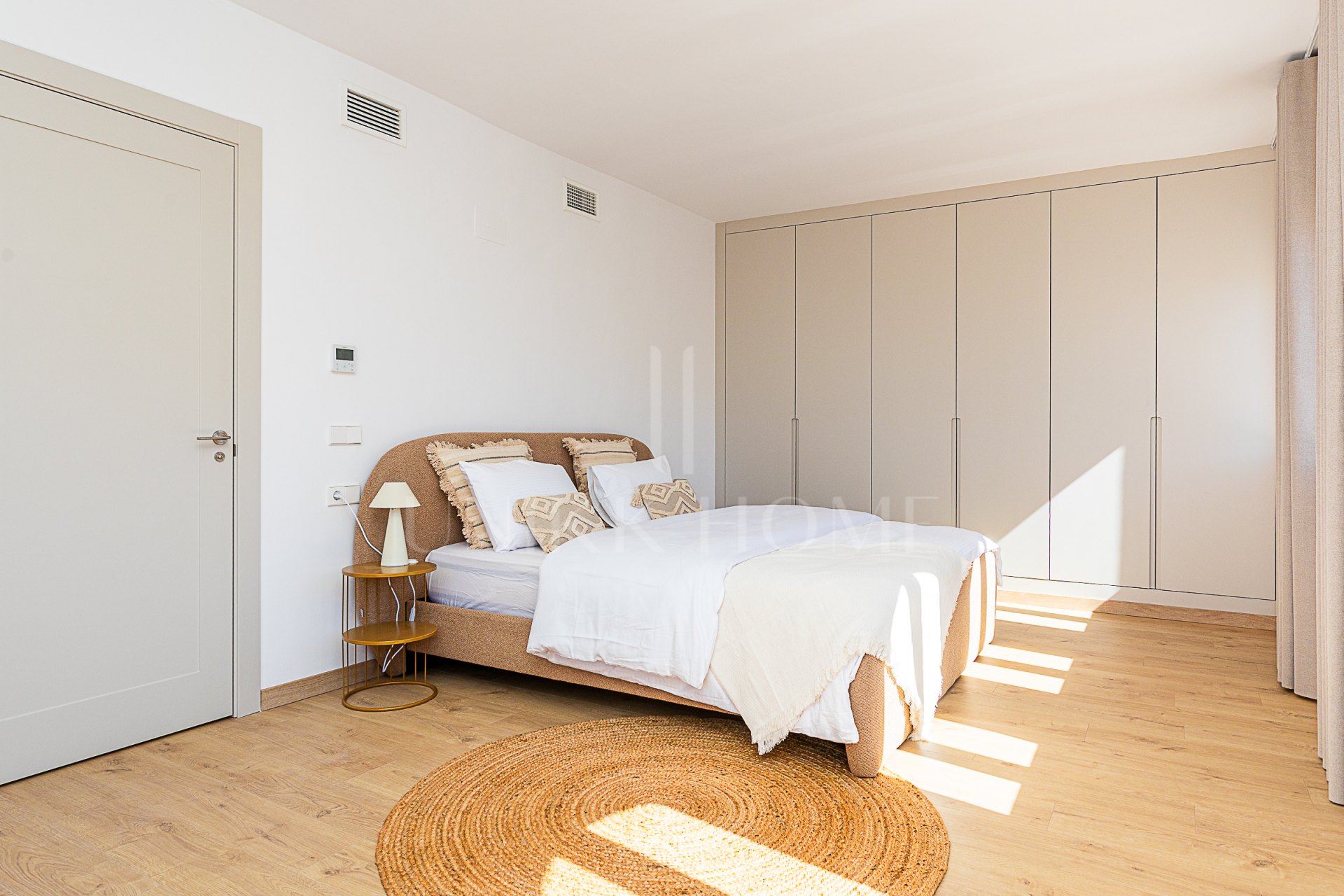 Luxurious, Fully Refurbished Penthouse in Santa María Village, Elviria Exceptional Value: Recently reduced from €745,000!