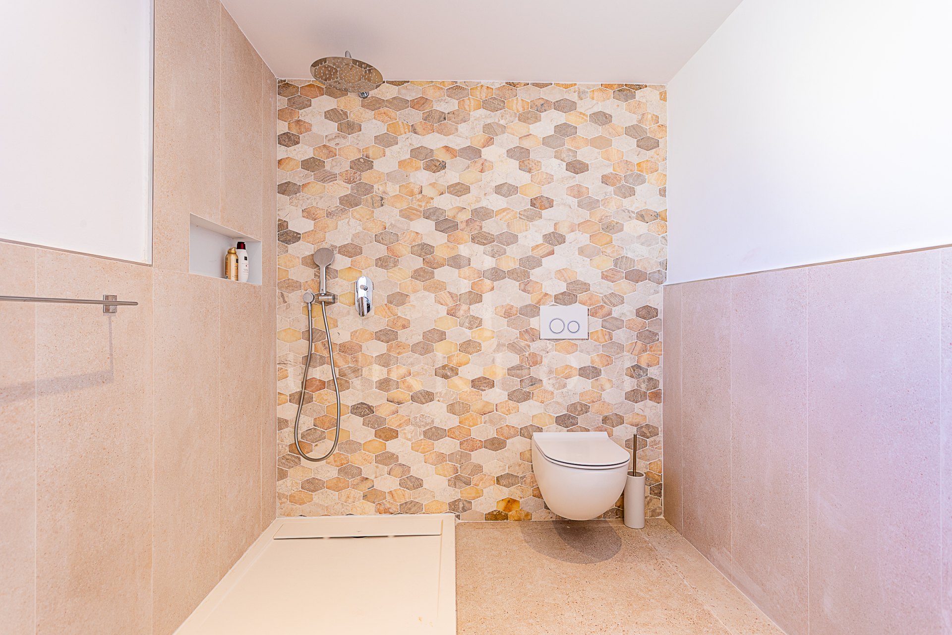 Luxurious, Fully Refurbished Penthouse in Santa María Village, Elviria Exceptional Value: Recently reduced from €745,000!