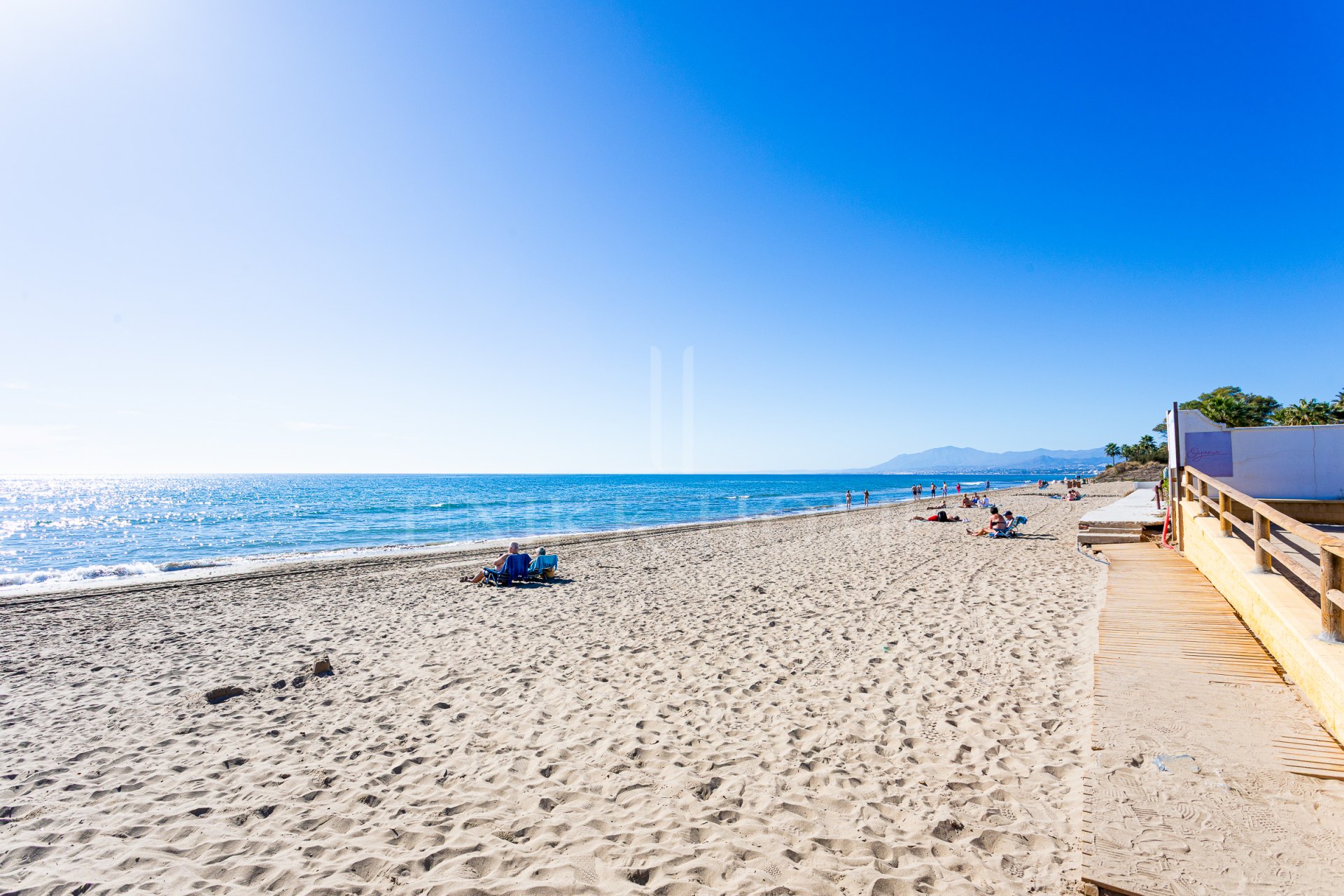 Fantástico Apartamento Esquinero Reformado con Vistas al Mar en Alicate Playa