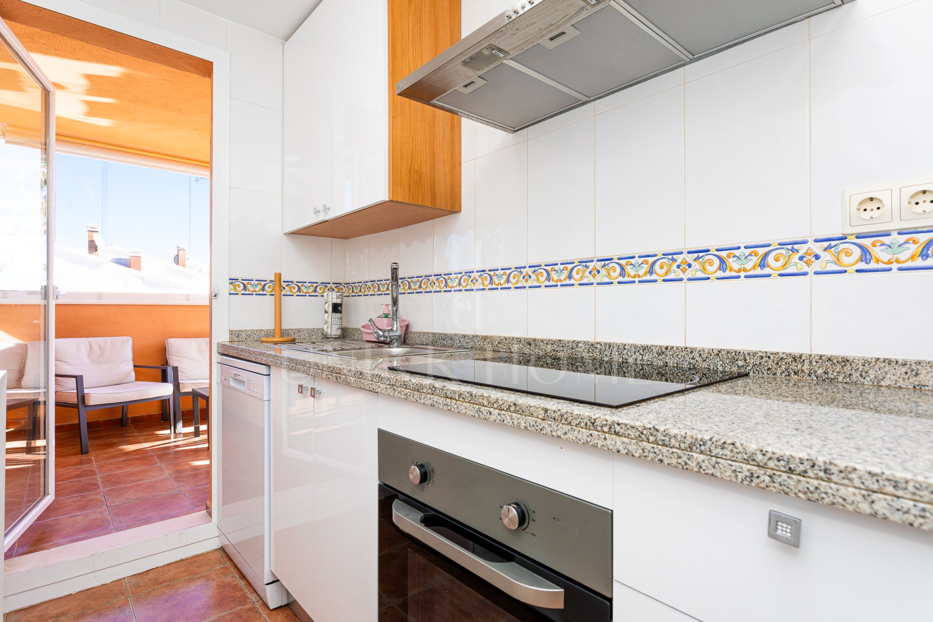 Fantástico Apartamento Esquinero Reformado con Vistas al Mar en Alicate Playa